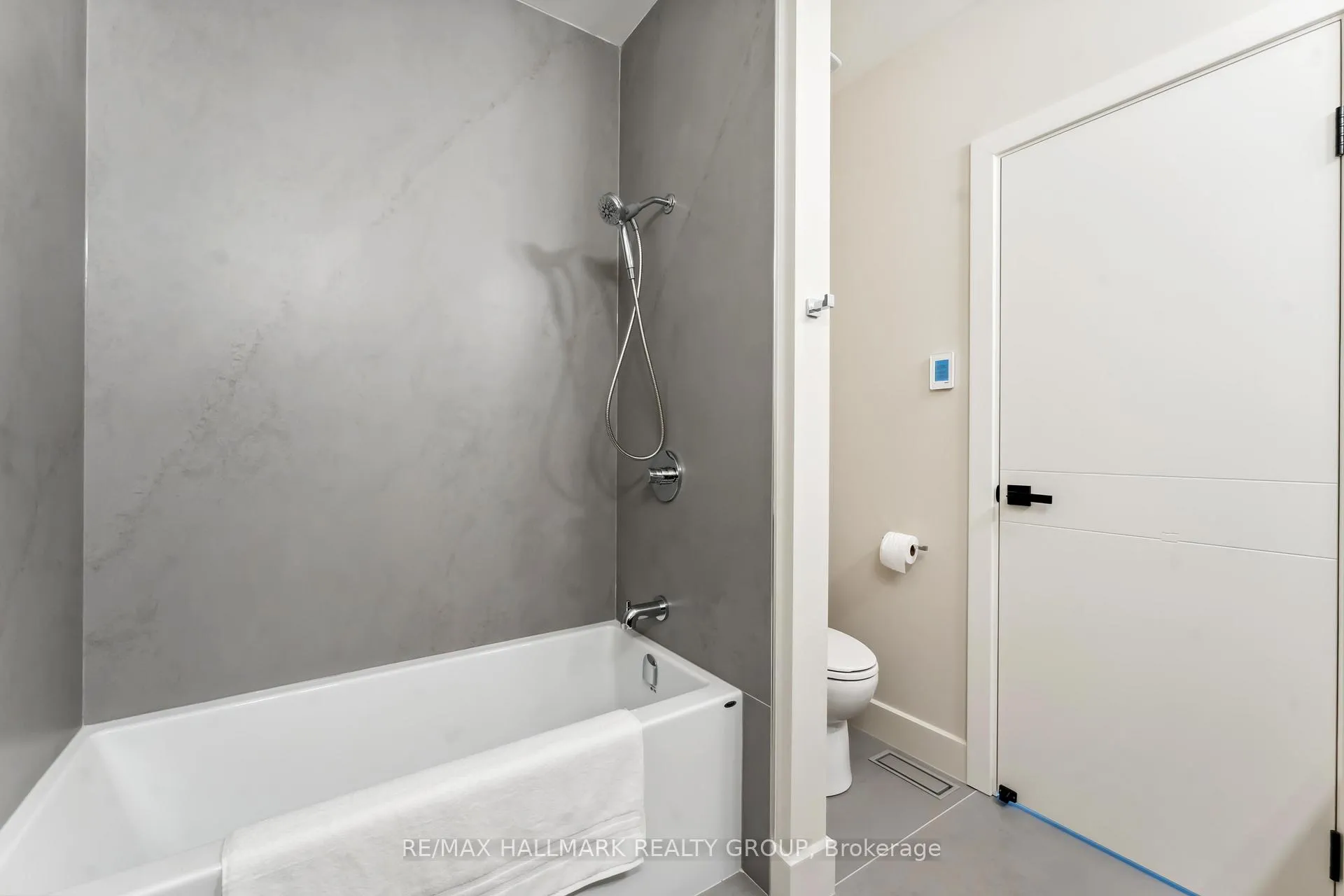 Photo 24 of 108 Theberge Private, Ottawa, Meadowlands/St. Claire Gardens — HOMEH