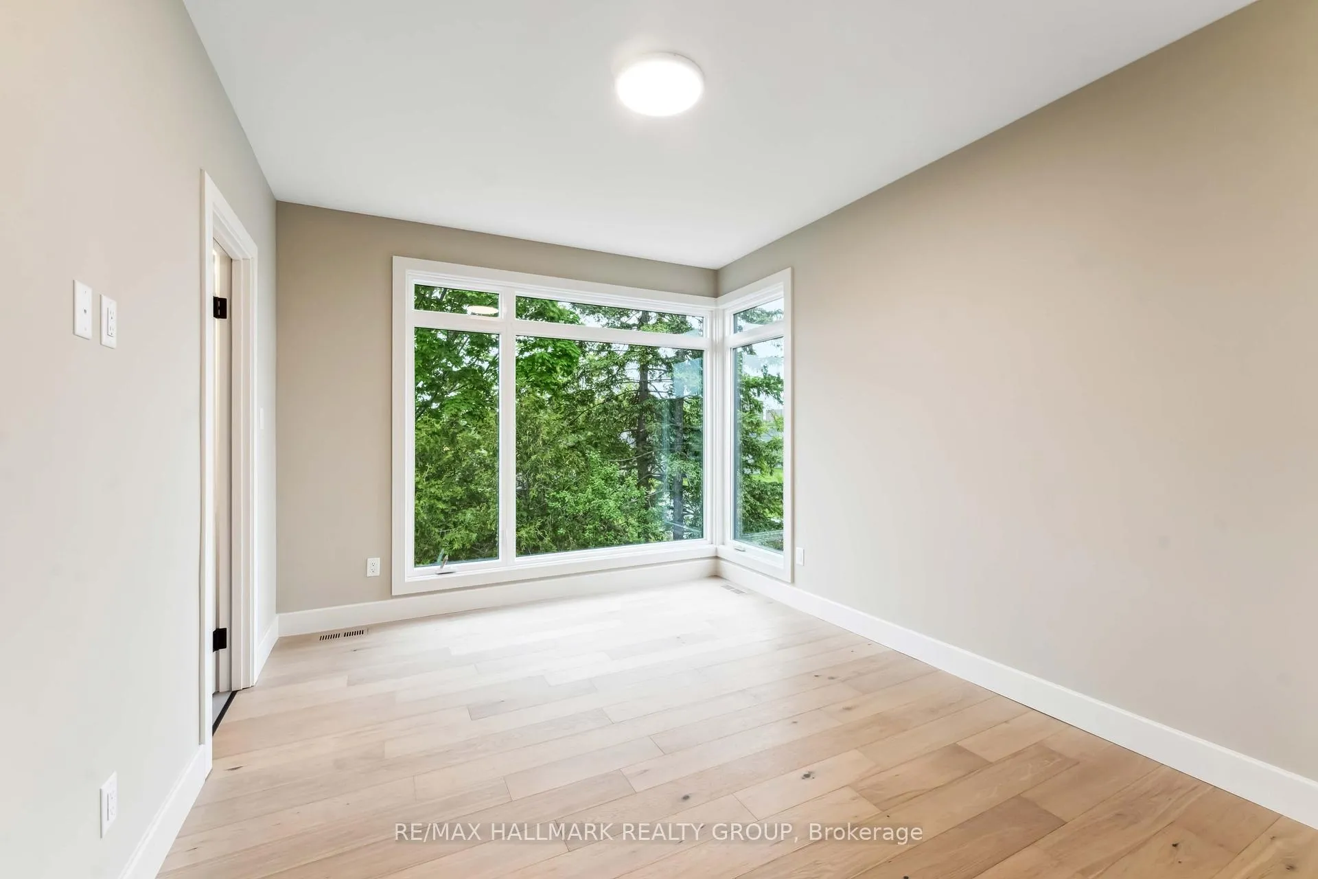 Photo 25 of 108 Theberge Private, Ottawa, Meadowlands/St. Claire Gardens — HOMEH