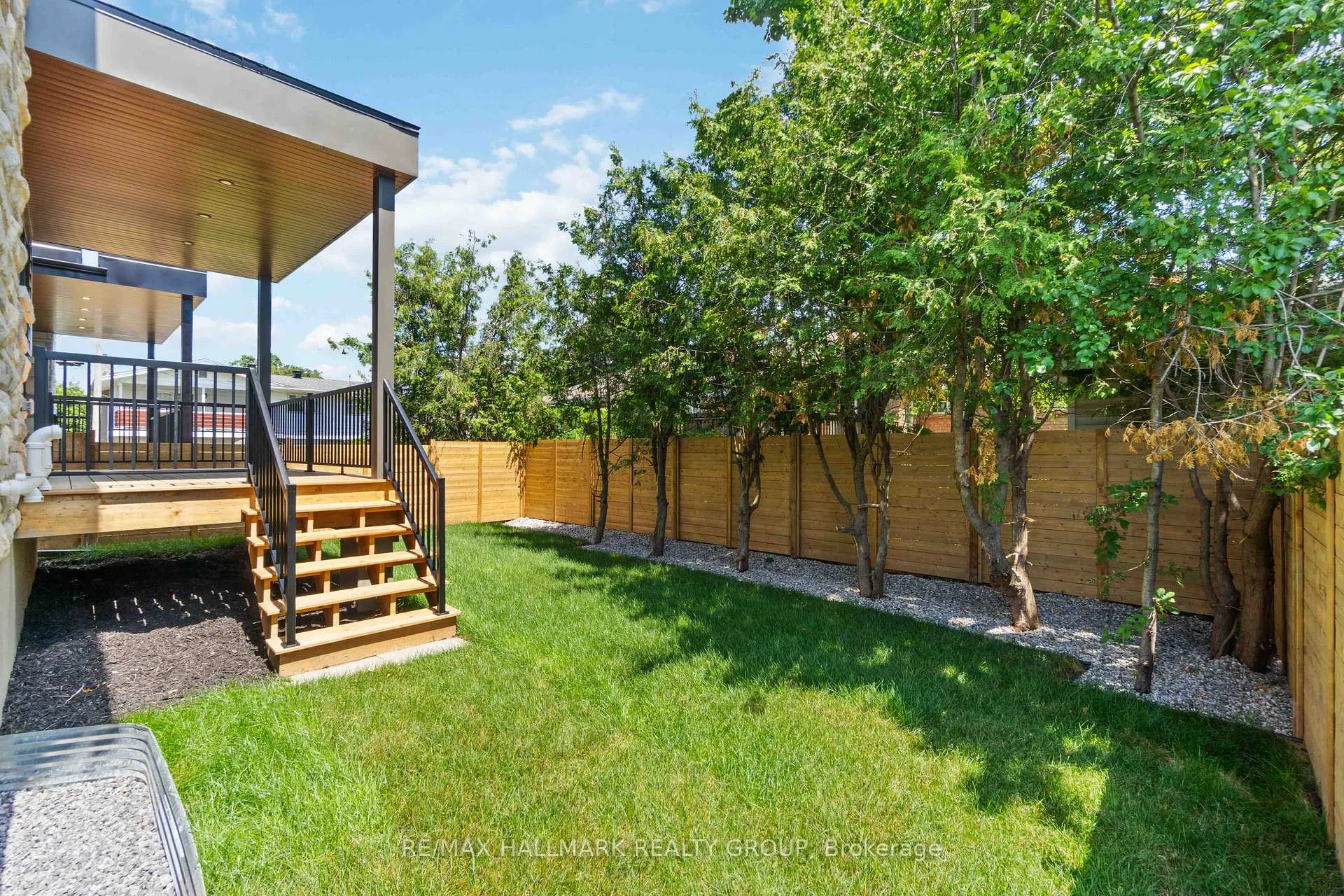 Photo 34 of 108 Theberge Private, Ottawa, Meadowlands/St. Claire Gardens — HOMEH