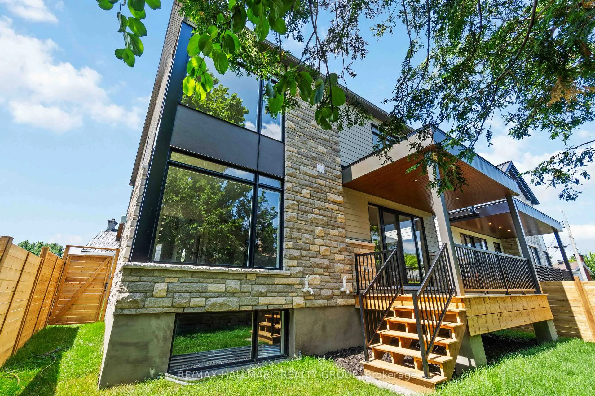 Photo 36 of 108 Theberge Private, Ottawa, Meadowlands/St. Claire Gardens — HOMEH