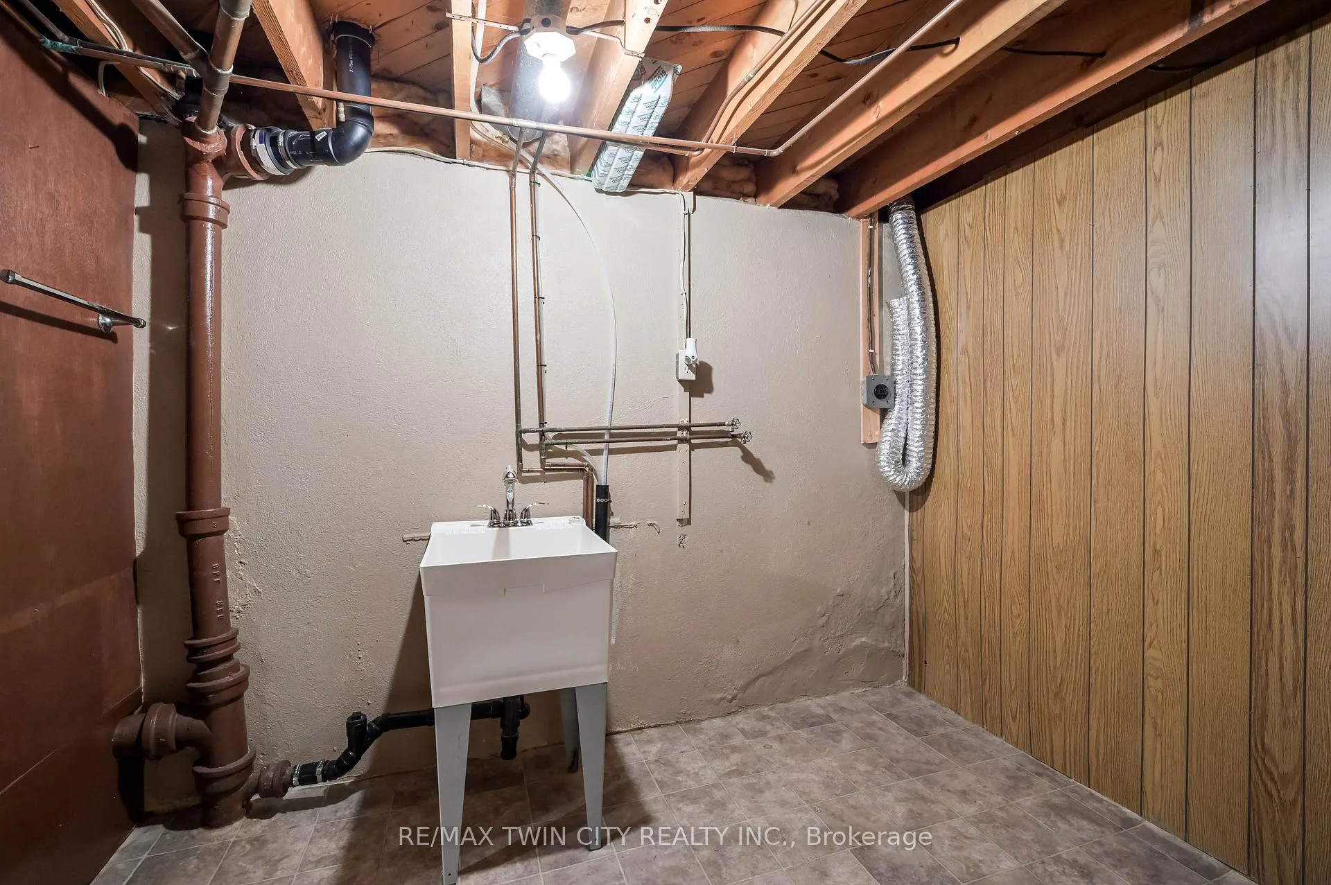 Photo 24 of 65 Sixth Avenue, Kitchener — HOMEH