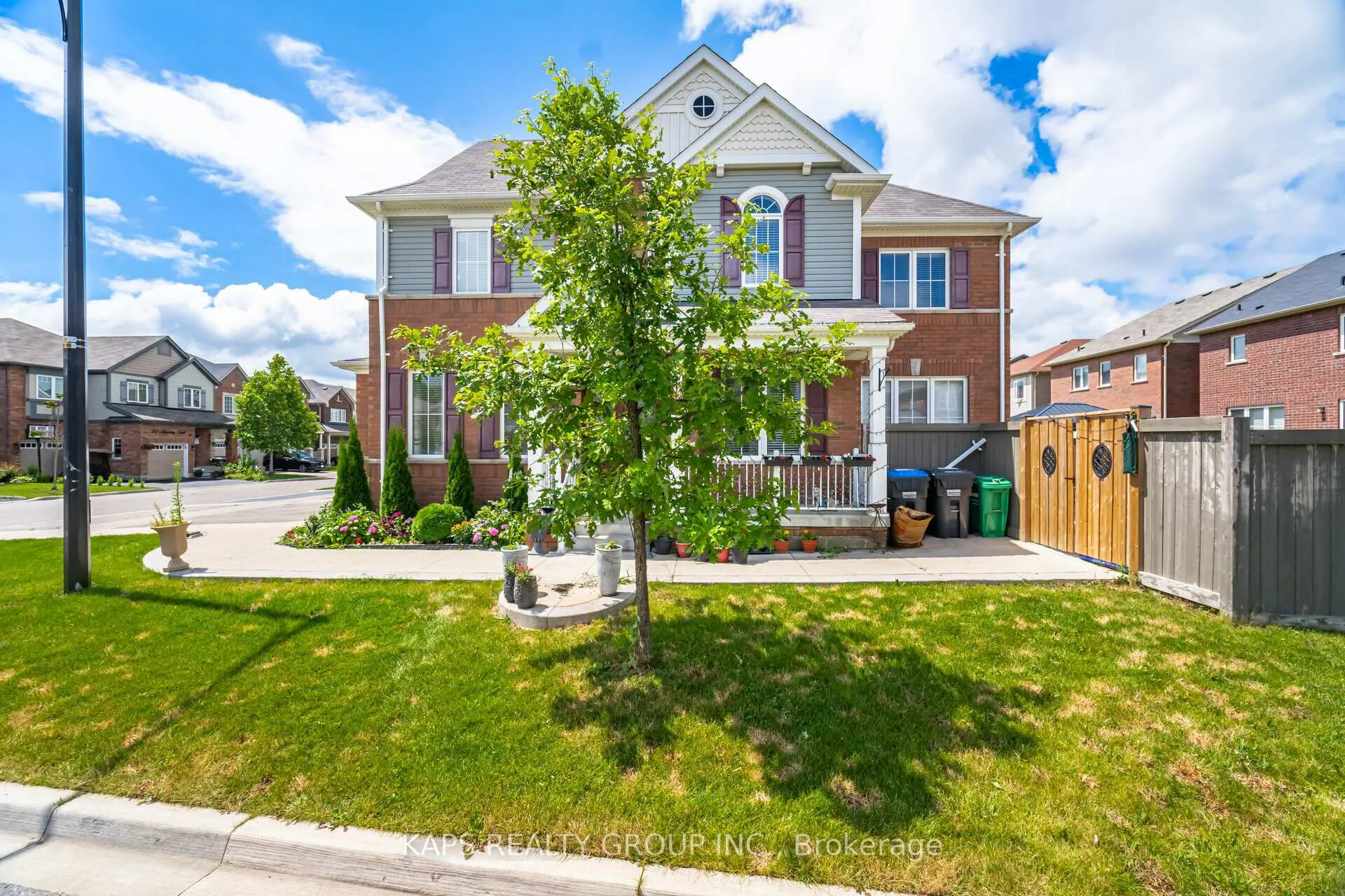Photo 2 of 33 Ringway Road, Brampton, Northwest Brampton — HOMEH