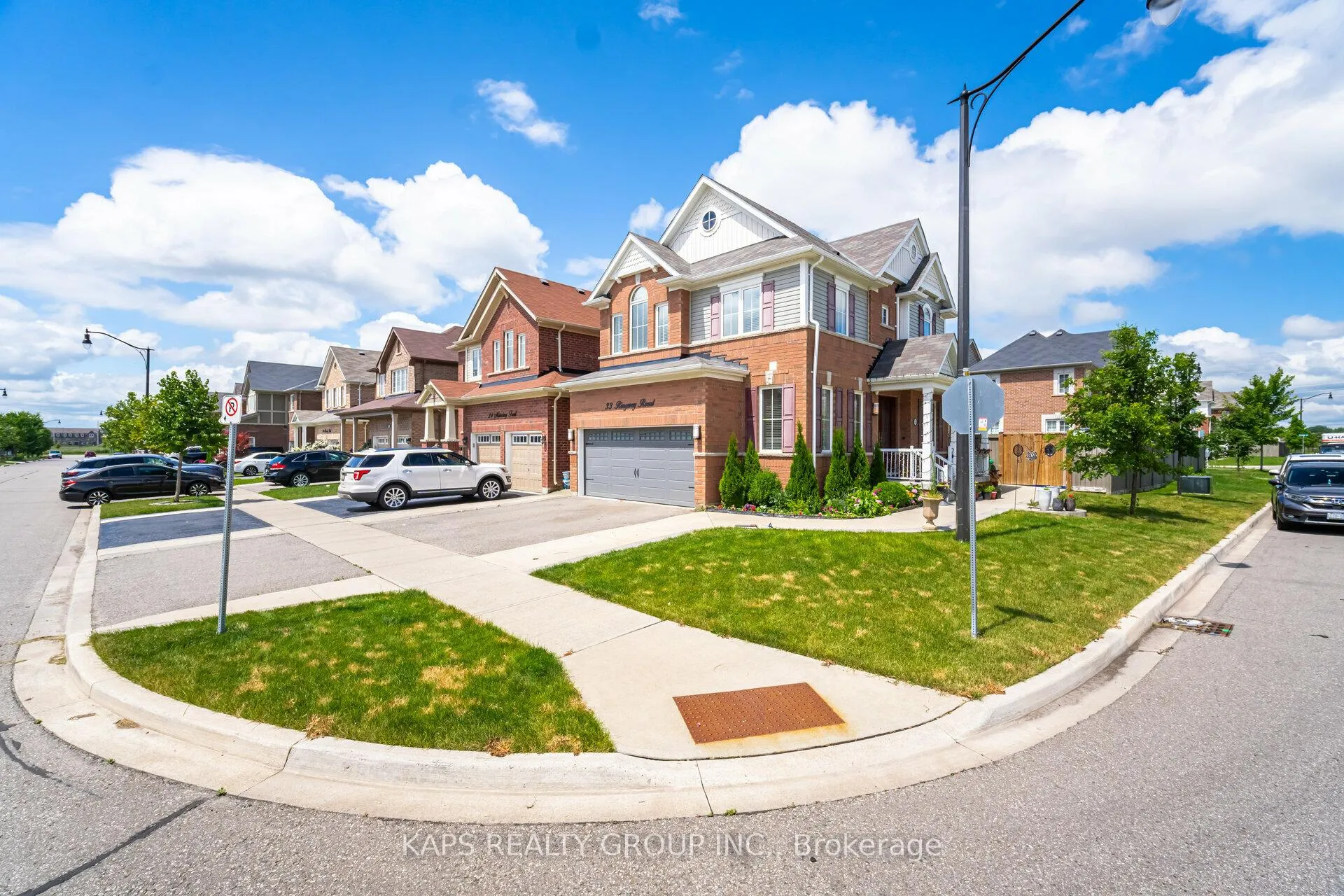 Photo 4 of 33 Ringway Road, Brampton, Northwest Brampton — HOMEH