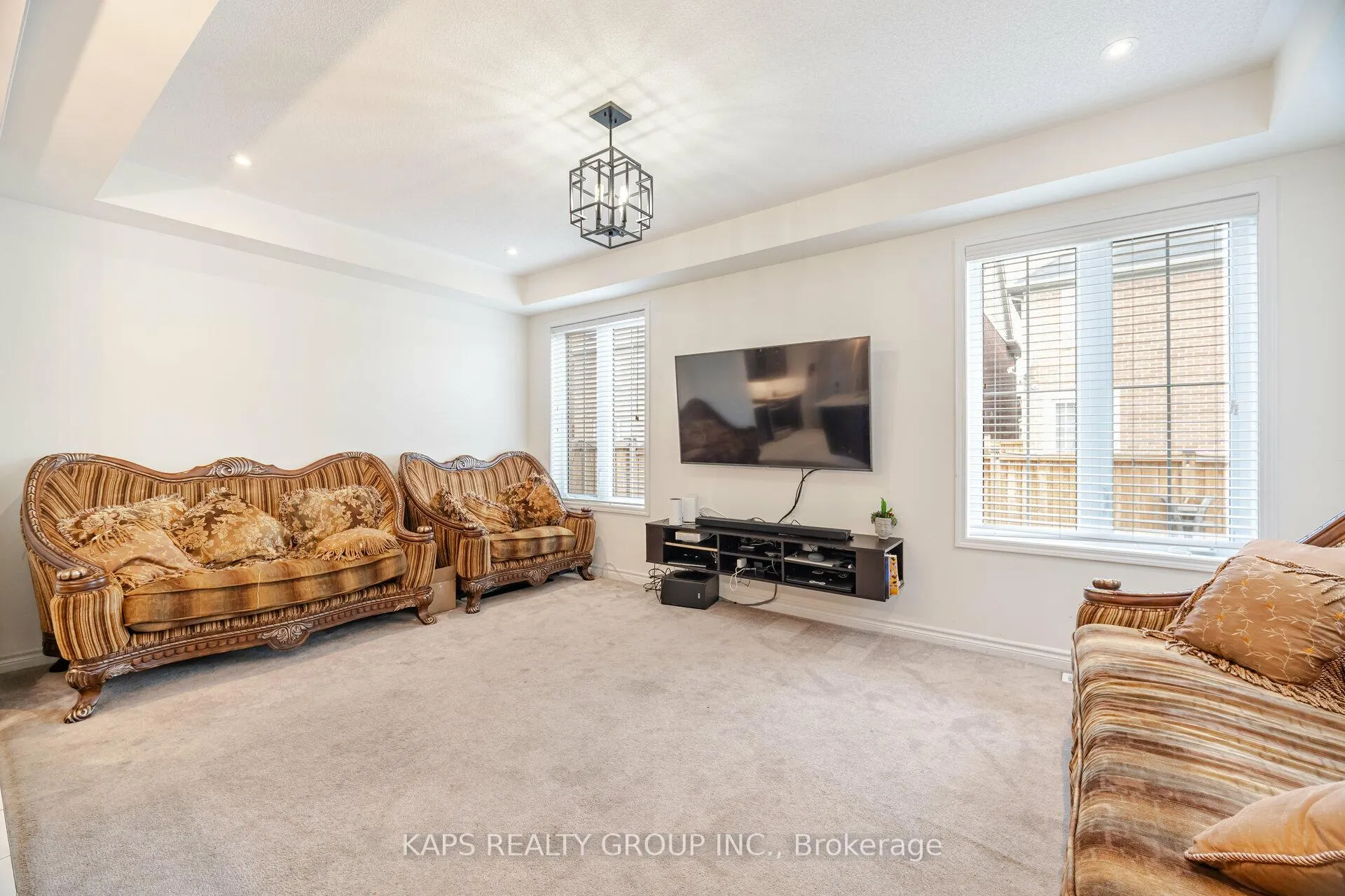 Photo 11 of 33 Ringway Road, Brampton, Northwest Brampton — HOMEH