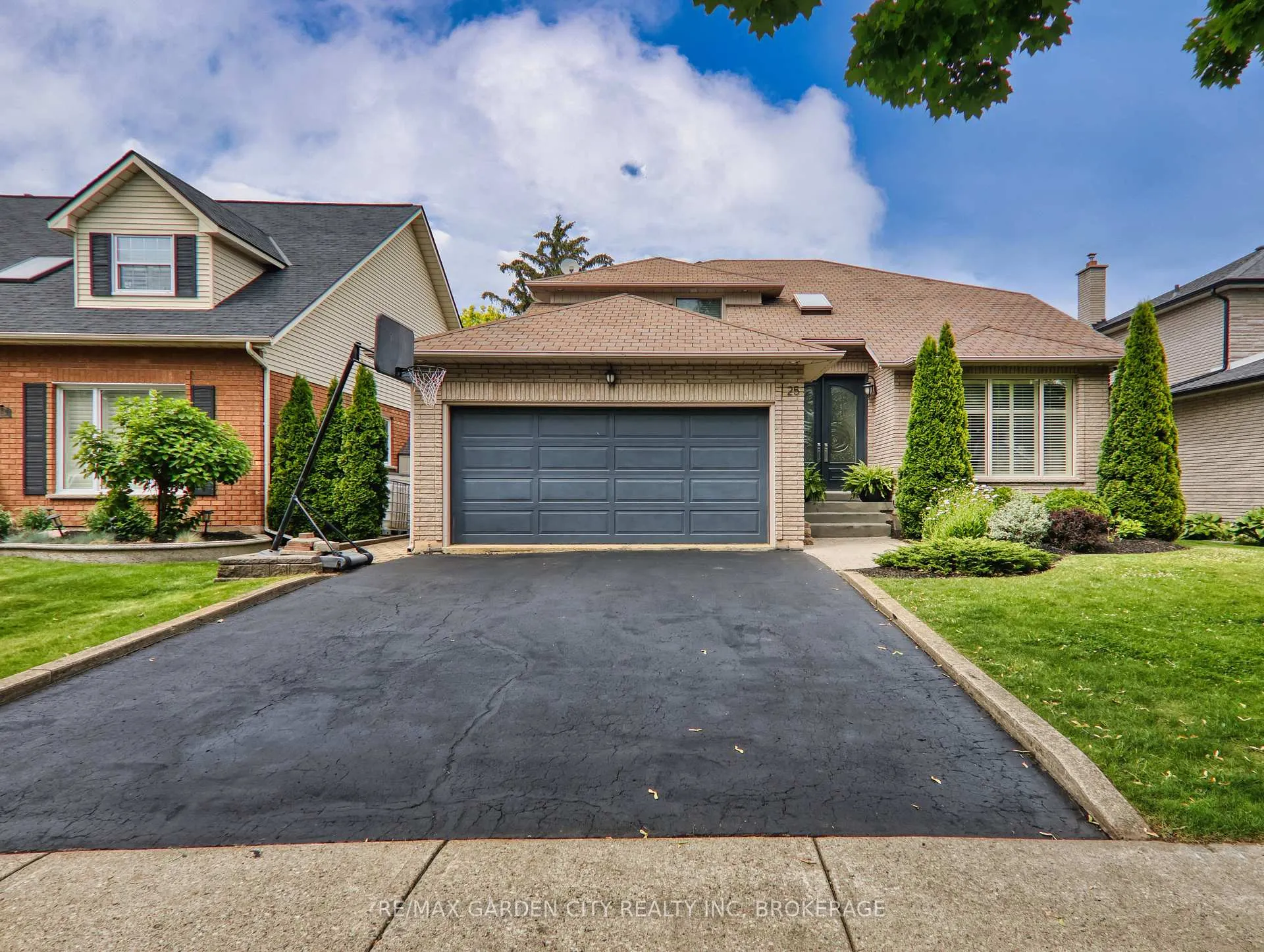 Photo 1 of 25 Sumner Crescent, Grimsby, Grimsby Beach — HOMEH