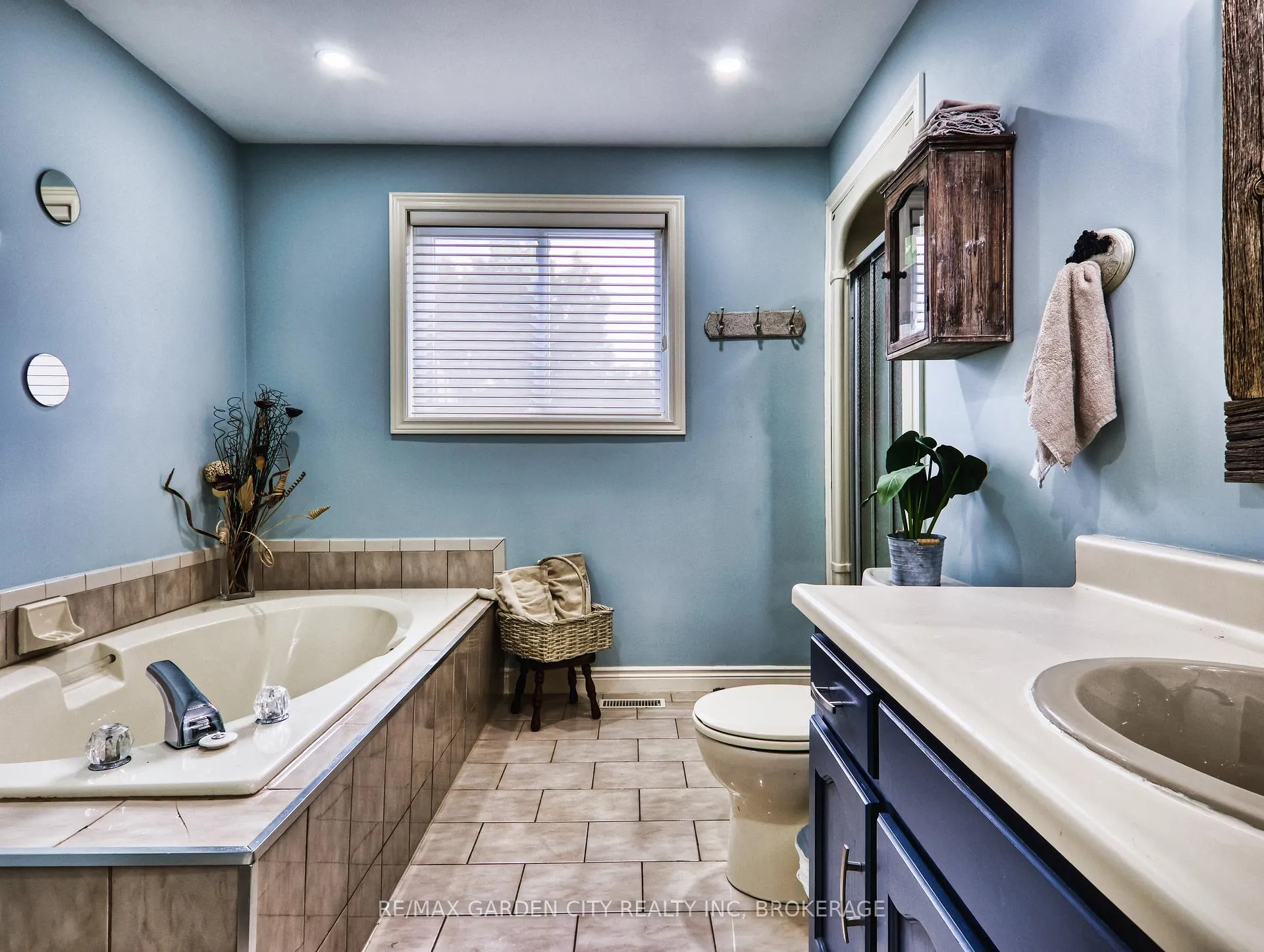 Photo 34 of 25 Sumner Crescent, Grimsby, Grimsby Beach — HOMEH