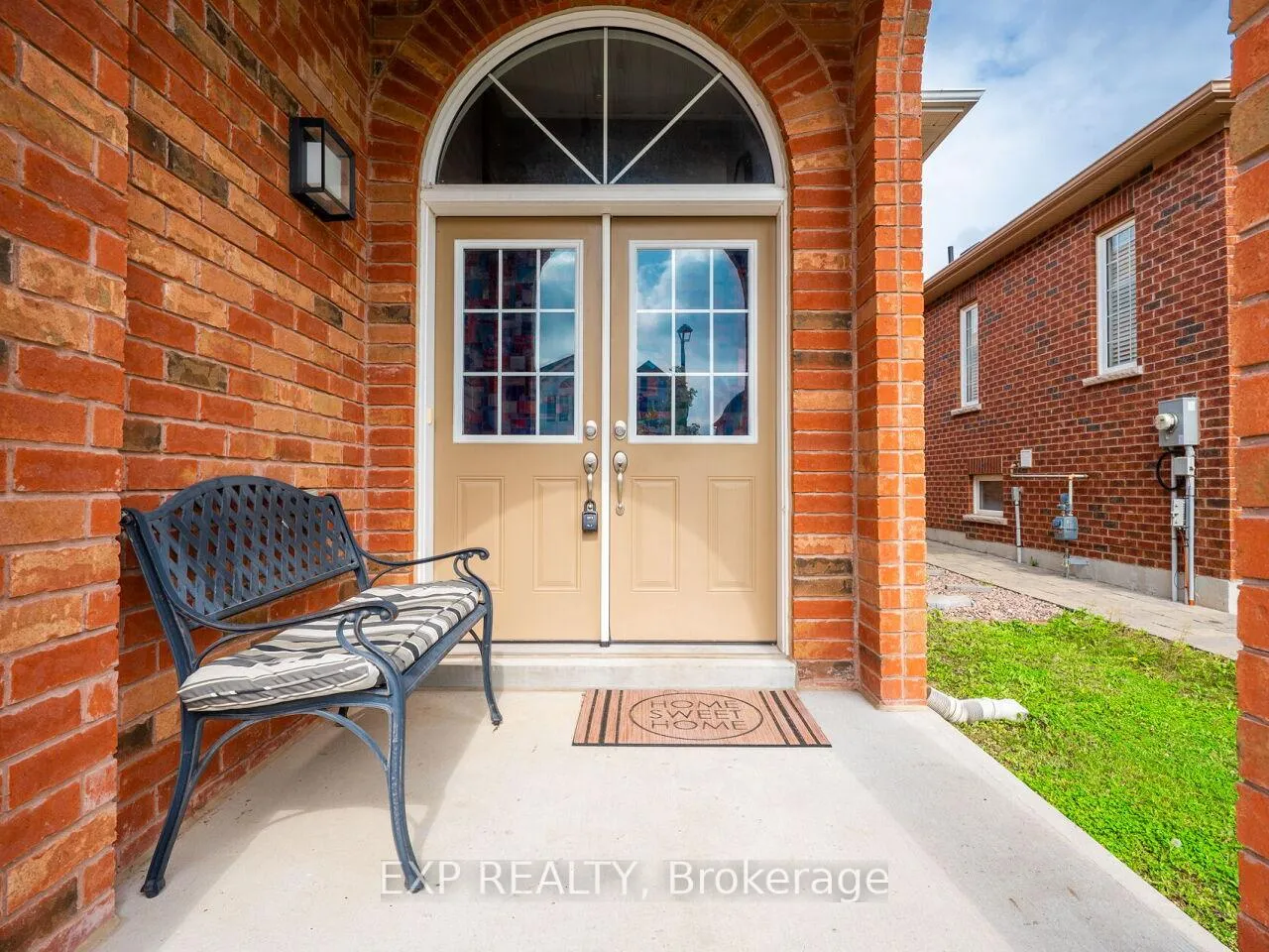 Photo 3 of 856 Wrenwood Drive, Oshawa, Taunton — HOMEH