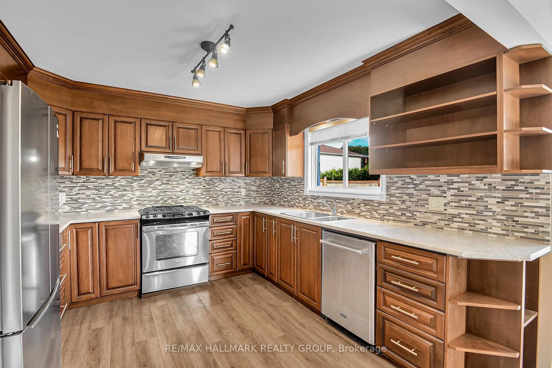 Photo 12 of 1743 Silver Bark Avenue, Ottawa, Orleans/Sunridge — HOMEH