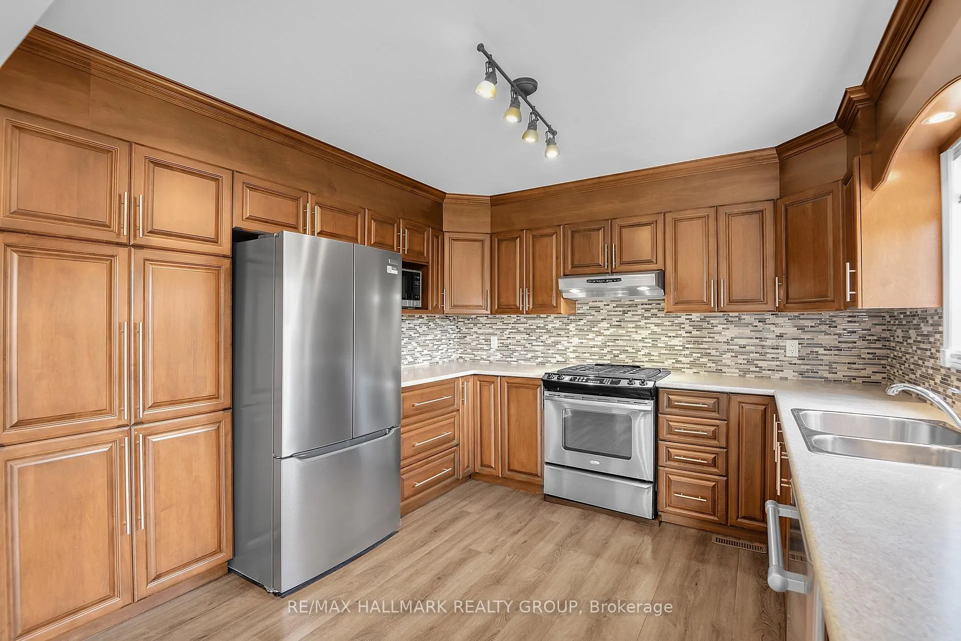 Photo 13 of 1743 Silver Bark Avenue, Ottawa, Orleans/Sunridge — HOMEH