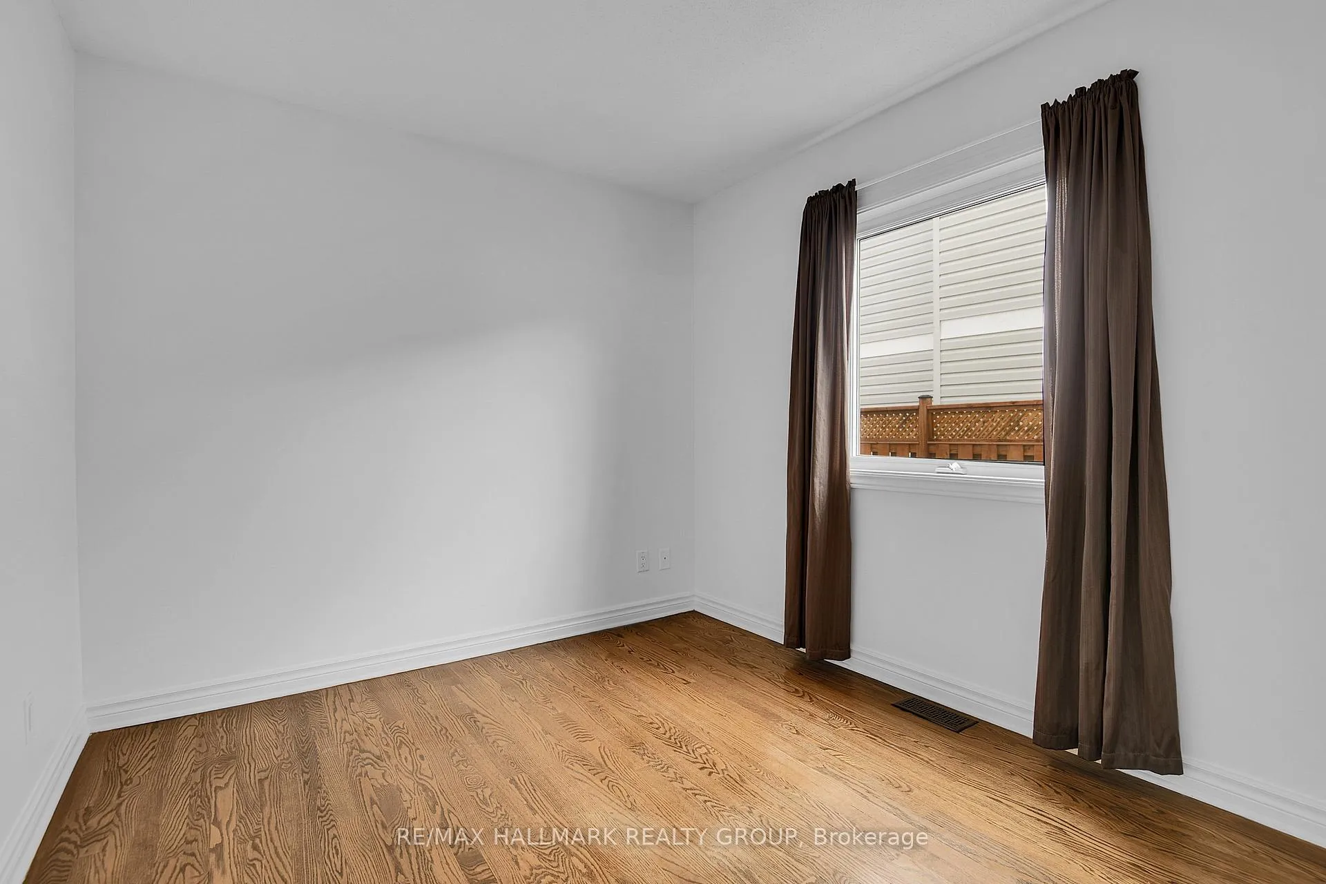 Photo 19 of 1743 Silver Bark Avenue, Ottawa, Orleans/Sunridge — HOMEH
