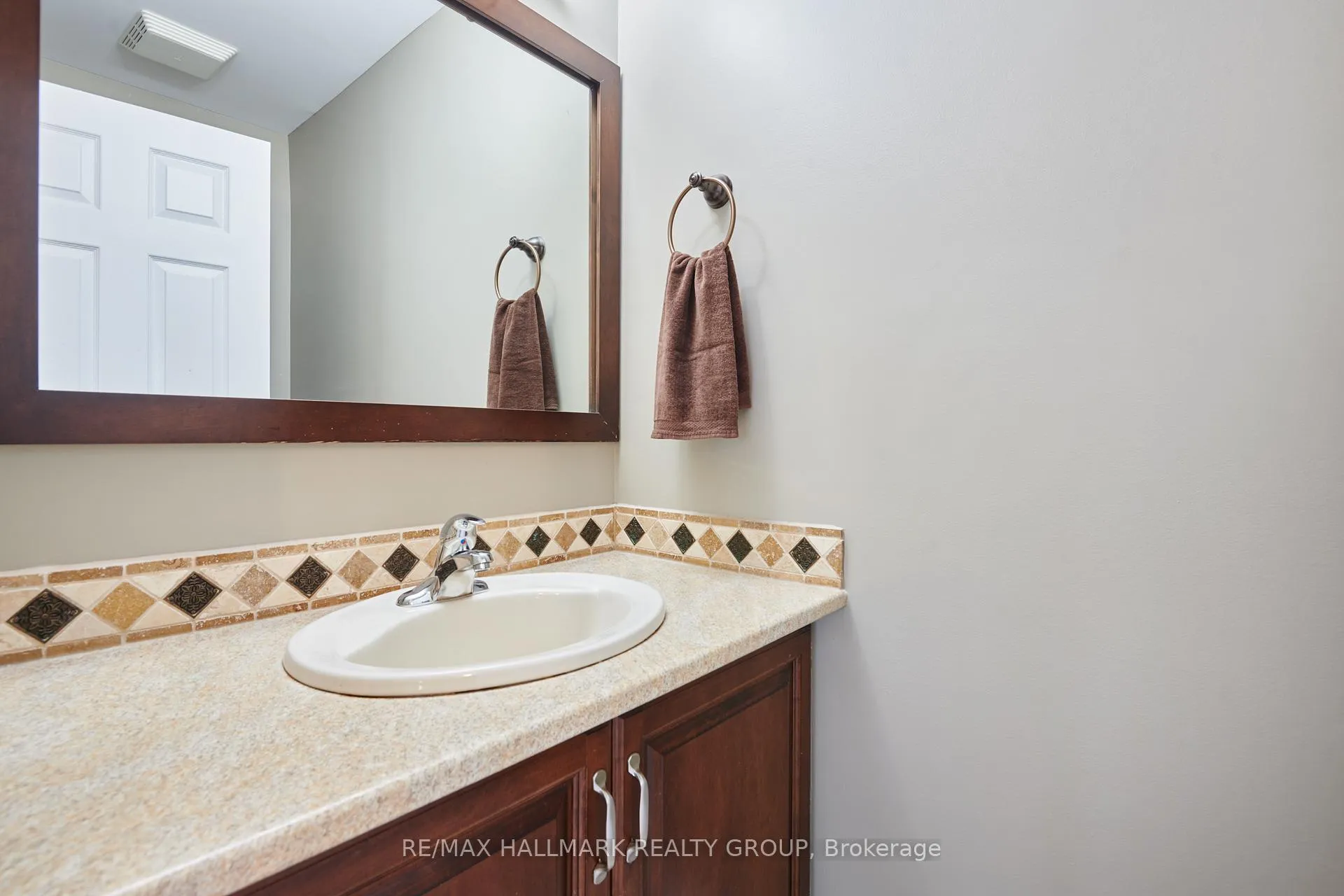 Photo 21 of 1743 Silver Bark Avenue, Ottawa, Orleans/Sunridge — HOMEH