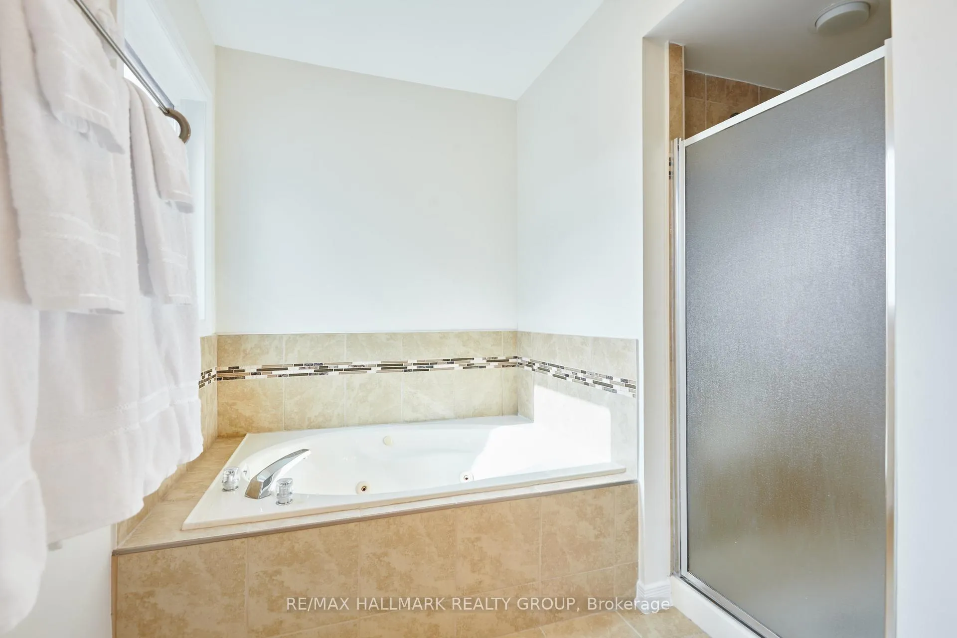 Photo 30 of 1743 Silver Bark Avenue, Ottawa, Orleans/Sunridge — HOMEH