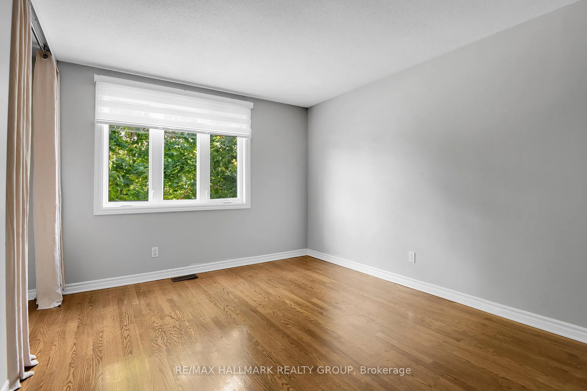 Photo 33 of 1743 Silver Bark Avenue, Ottawa, Orleans/Sunridge — HOMEH