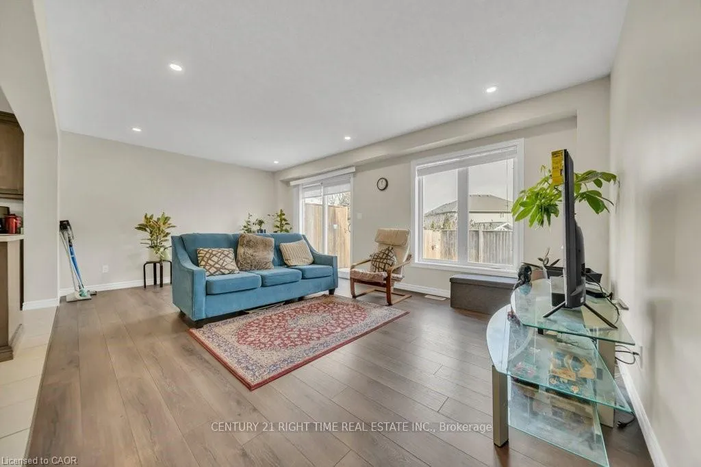 Photo 7 of 129 templewood Drive, Kitchener — HOMEH