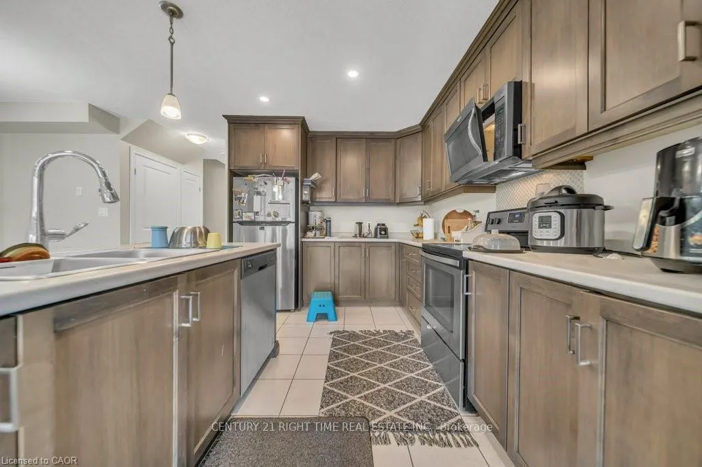 Photo 12 of 129 templewood Drive, Kitchener — HOMEH