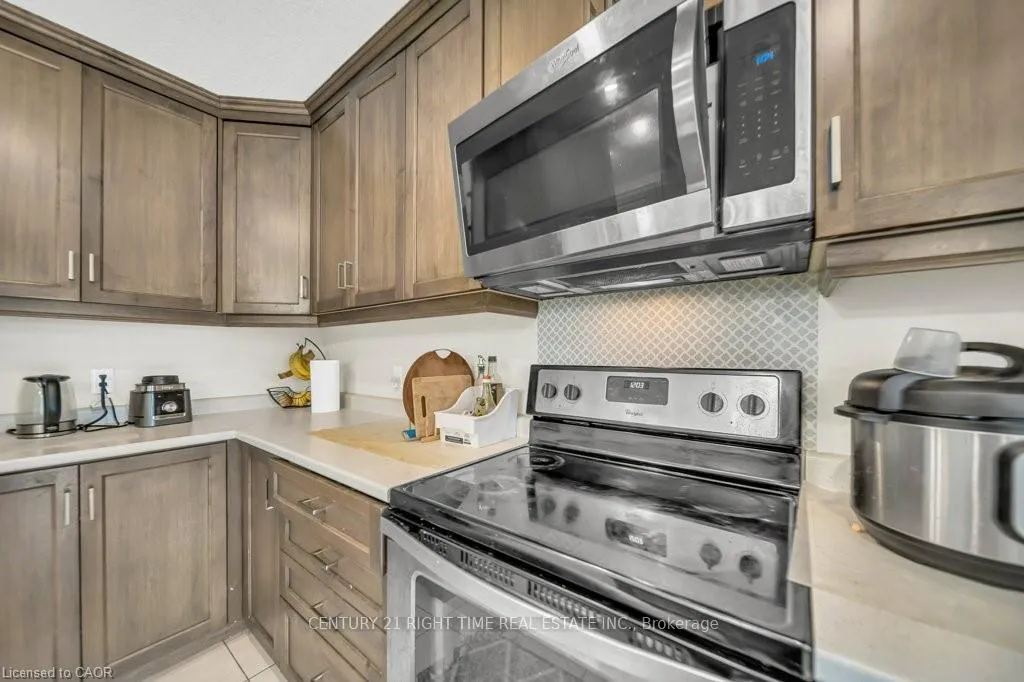 Photo 13 of 129 templewood Drive, Kitchener — HOMEH