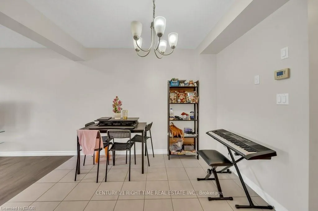 Photo 15 of 129 templewood Drive, Kitchener — HOMEH