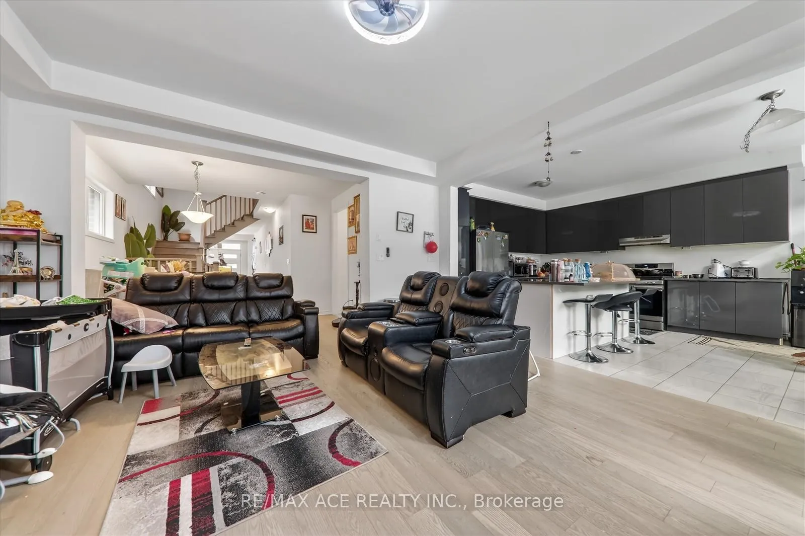 Photo 10 of 1419 Mockingbird Square, Pickering, Rural Pickering — HOMEH