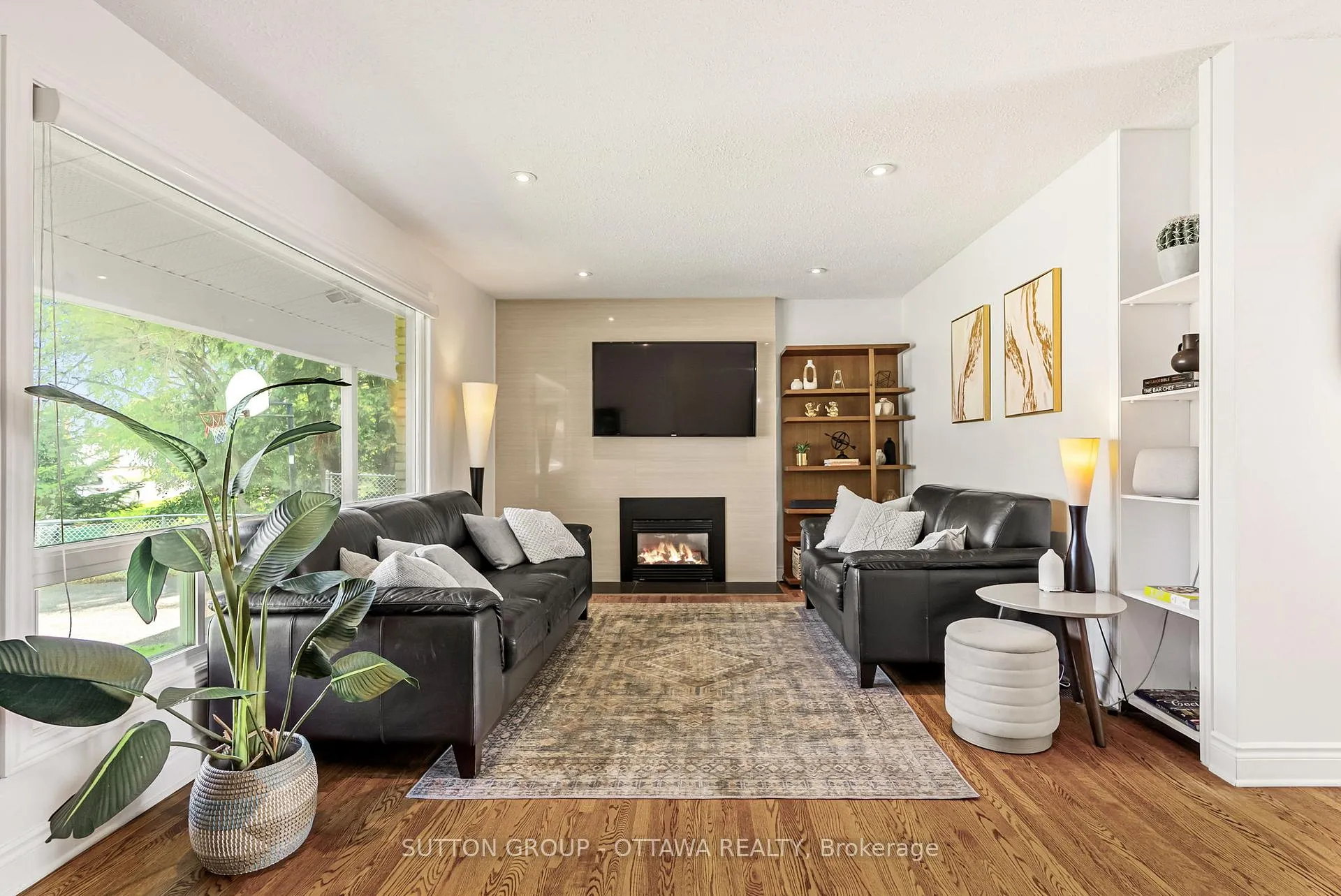 Photo 4 of 19 Donland Avenue, Ottawa, Meadowlands/Crestview — HOMEH