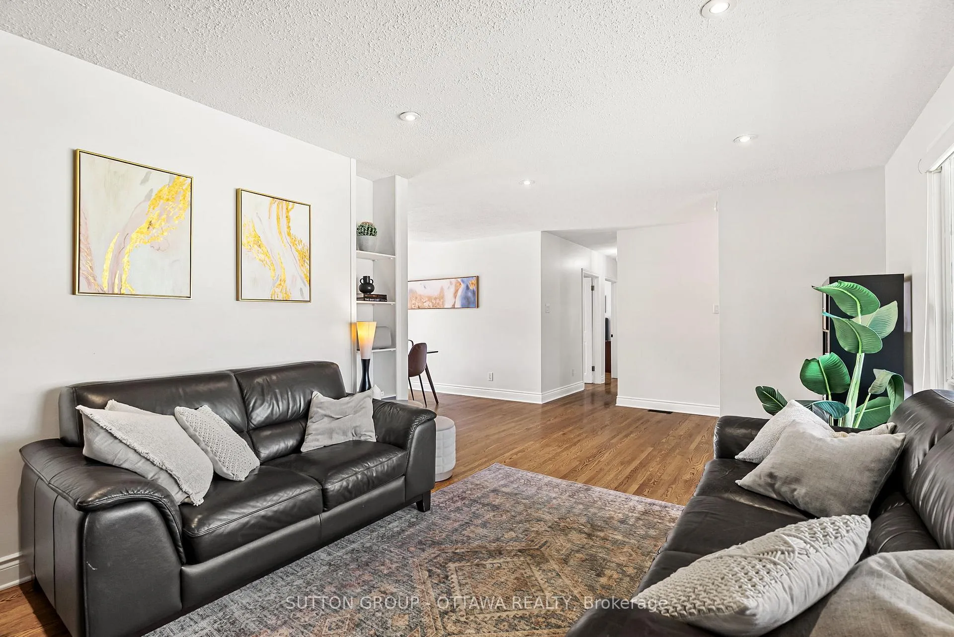 Photo 5 of 19 Donland Avenue, Ottawa, Meadowlands/Crestview — HOMEH