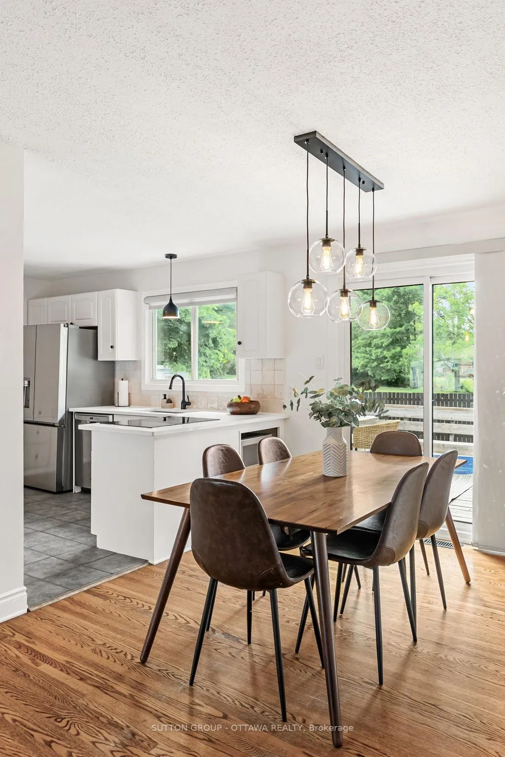 Photo 7 of 19 Donland Avenue, Ottawa, Meadowlands/Crestview — HOMEH