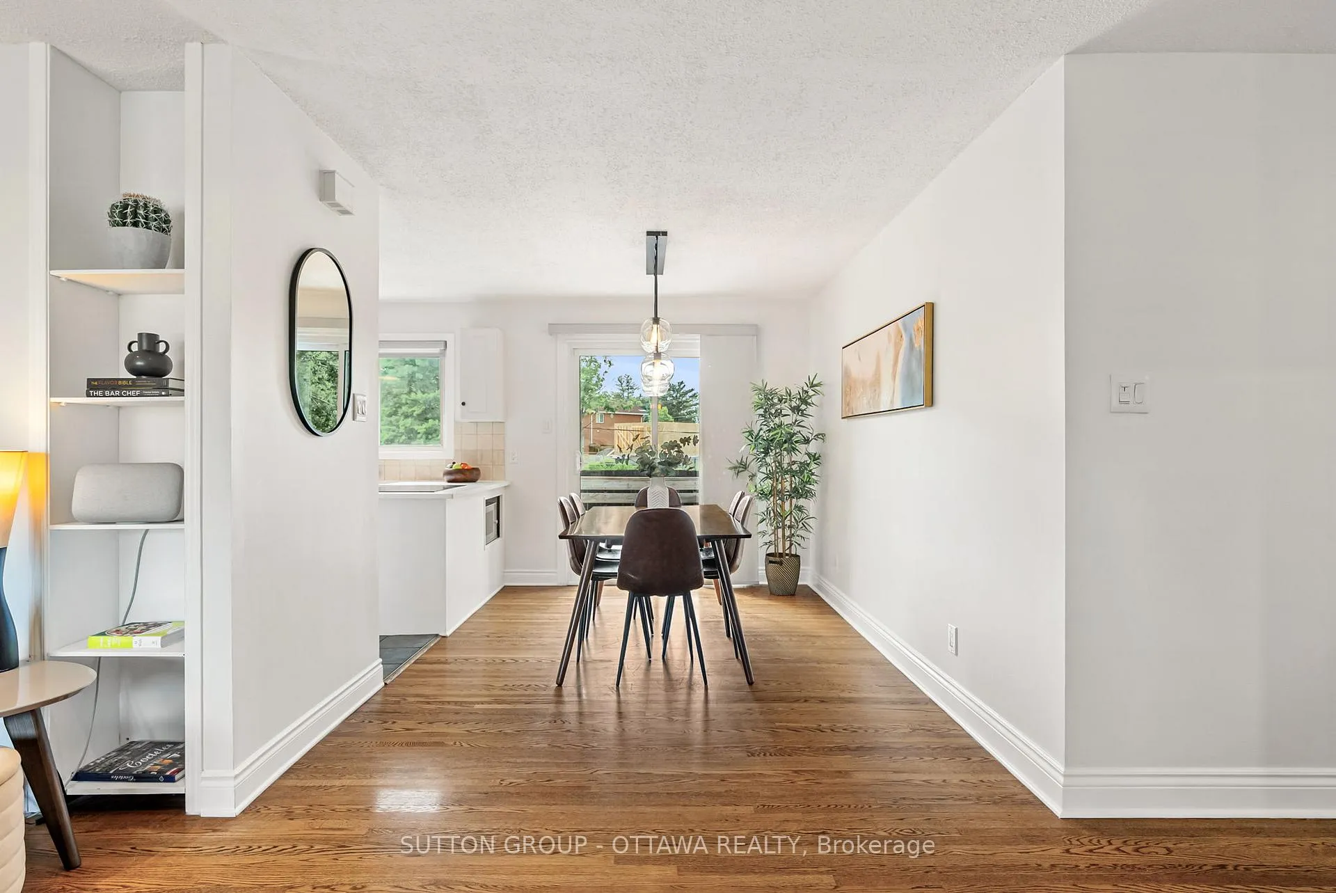 Photo 8 of 19 Donland Avenue, Ottawa, Meadowlands/Crestview — HOMEH
