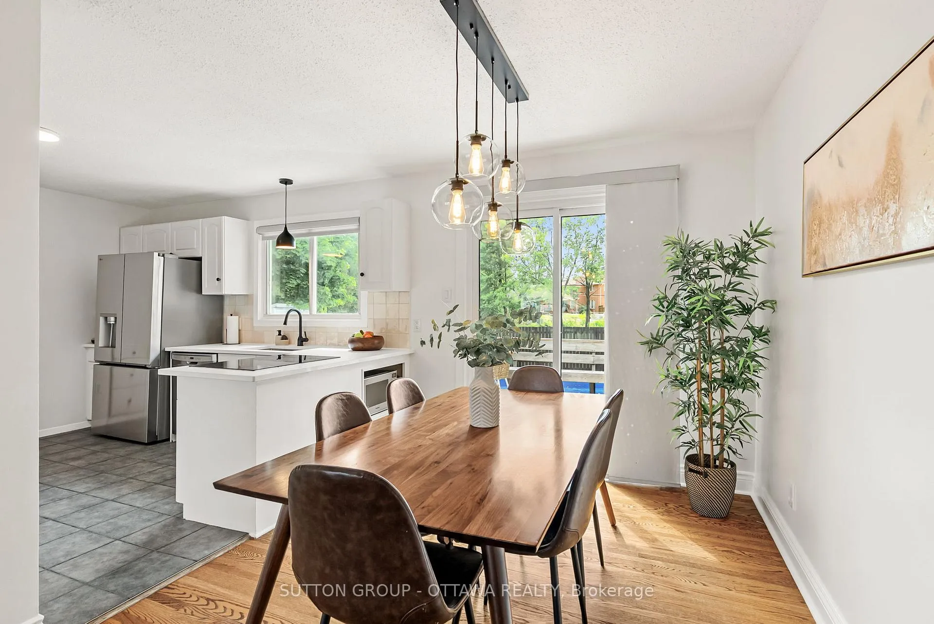 Photo 9 of 19 Donland Avenue, Ottawa, Meadowlands/Crestview — HOMEH