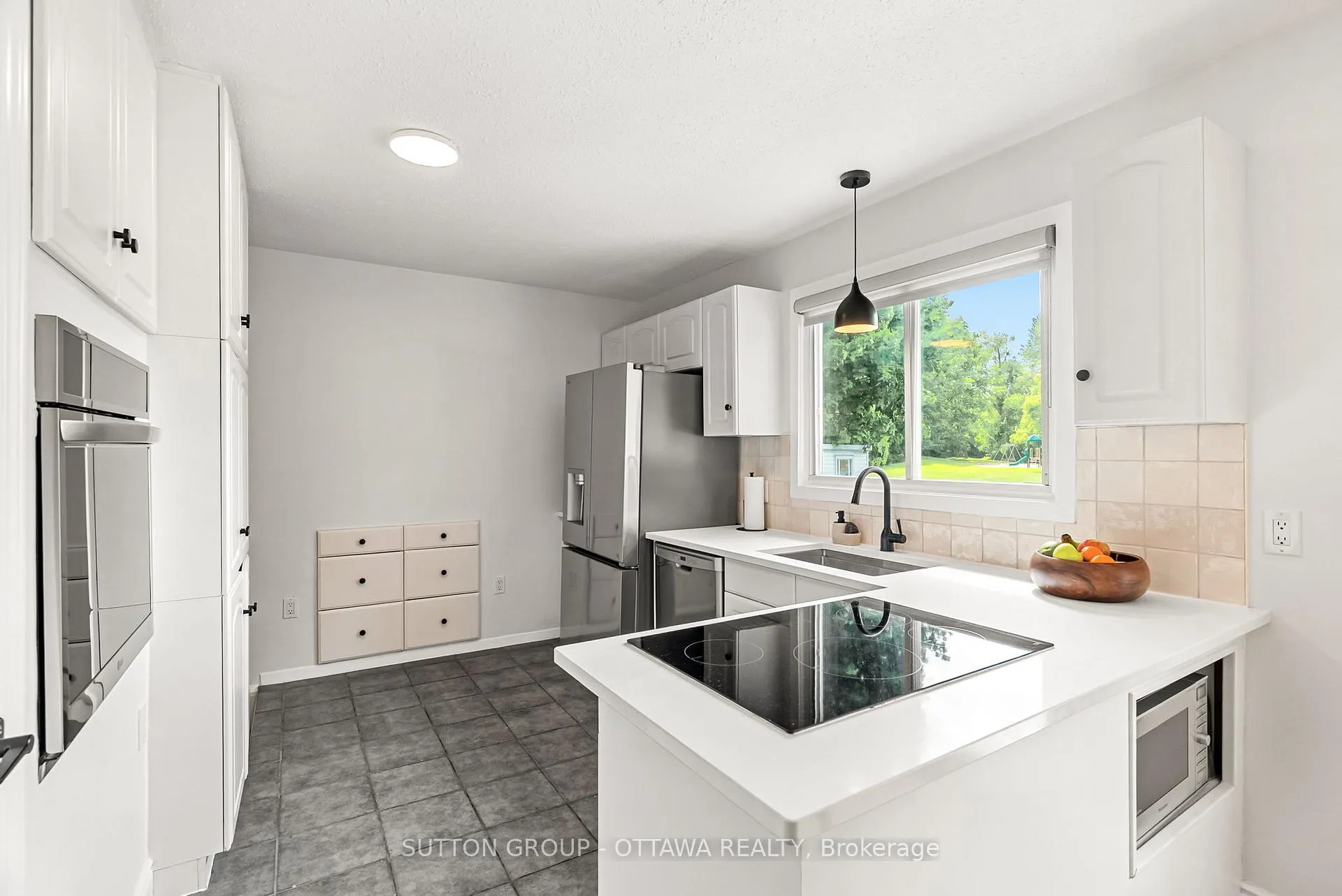 Photo 11 of 19 Donland Avenue, Ottawa, Meadowlands/Crestview — HOMEH