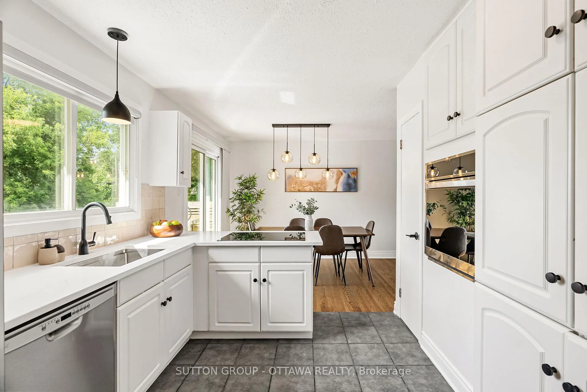 Photo 13 of 19 Donland Avenue, Ottawa, Meadowlands/Crestview — HOMEH