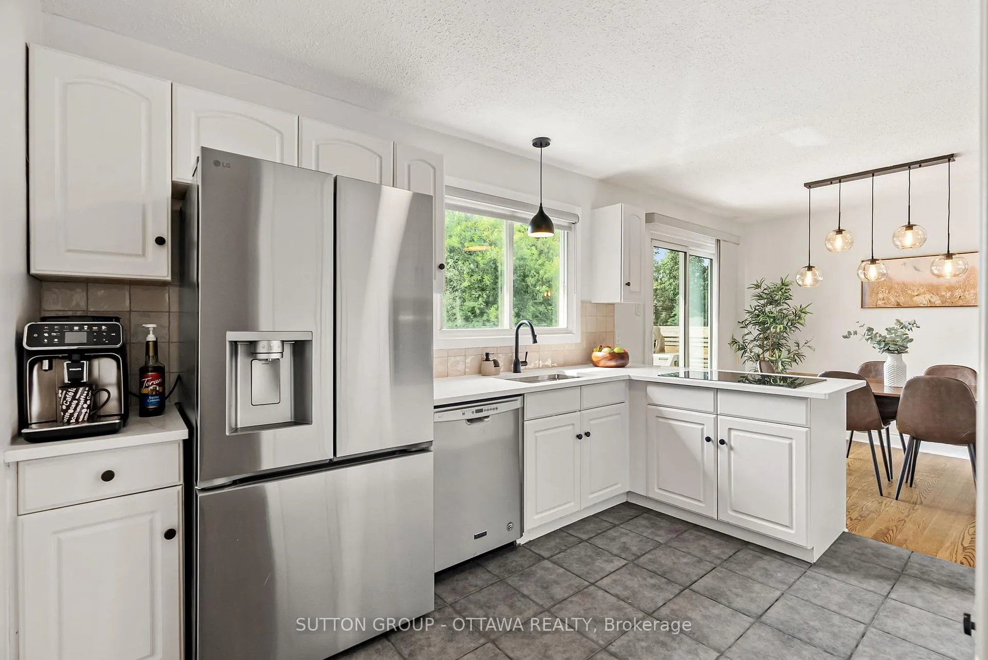 Photo 14 of 19 Donland Avenue, Ottawa, Meadowlands/Crestview — HOMEH
