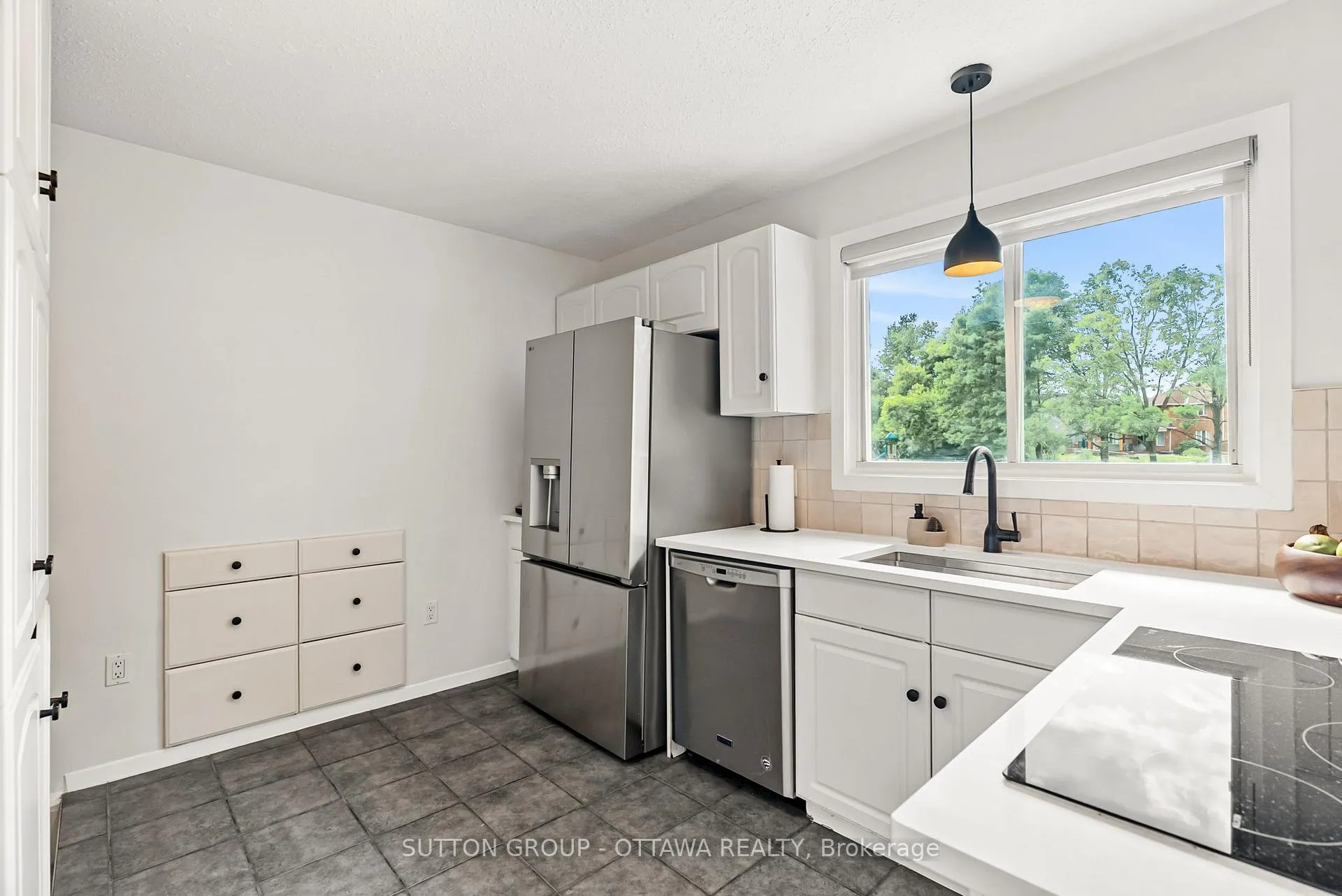 Photo 15 of 19 Donland Avenue, Ottawa, Meadowlands/Crestview — HOMEH