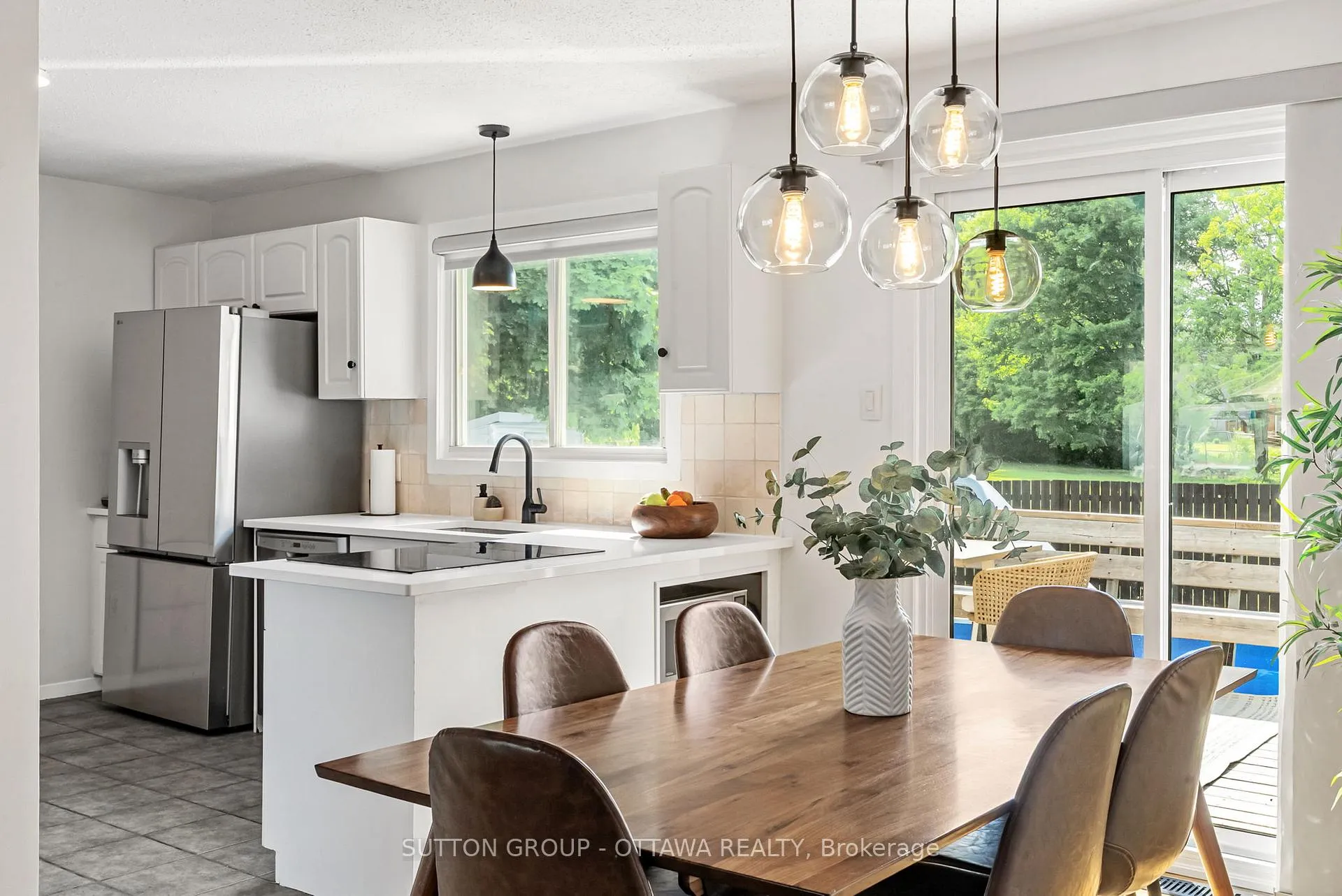 Photo 16 of 19 Donland Avenue, Ottawa, Meadowlands/Crestview — HOMEH
