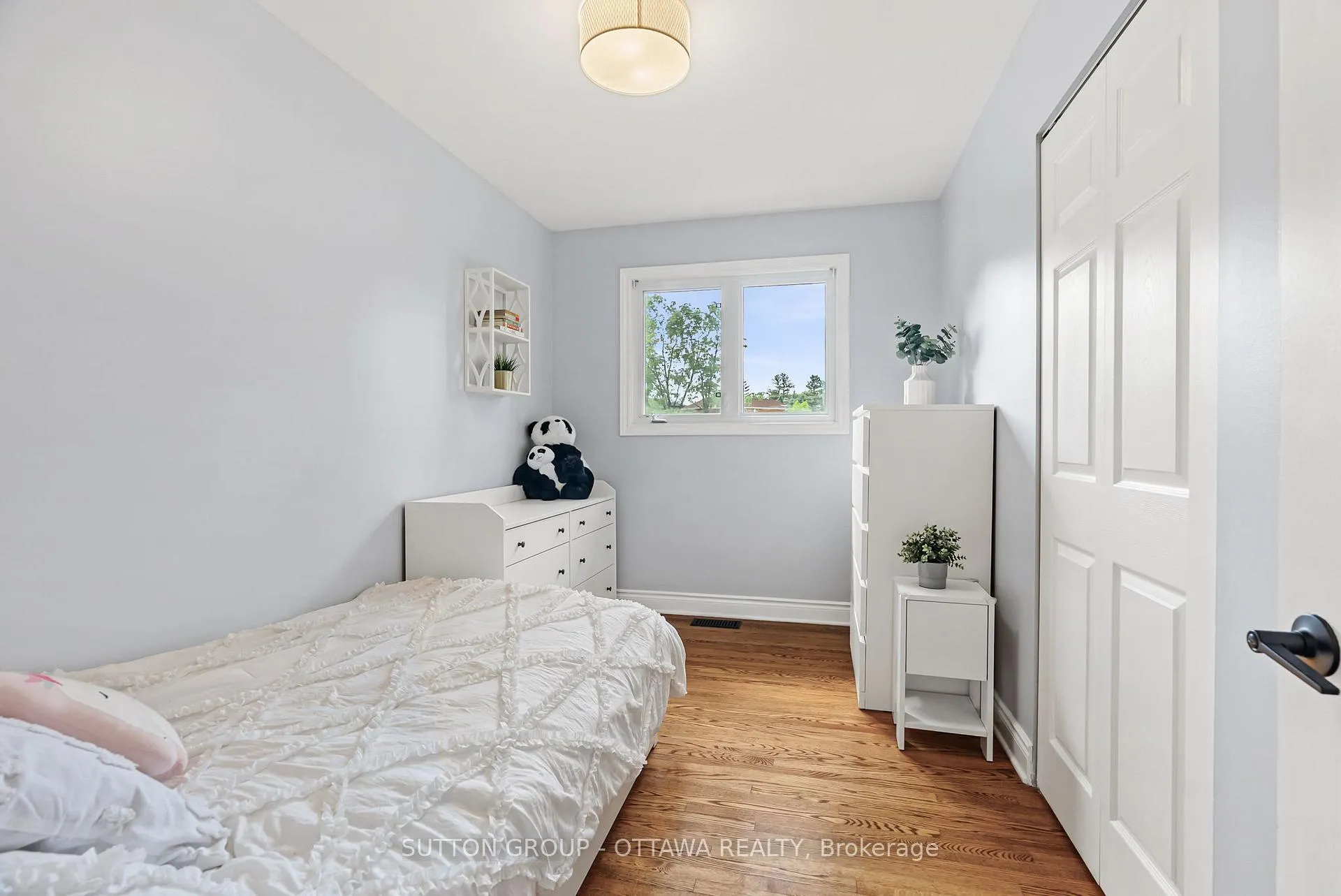Photo 20 of 19 Donland Avenue, Ottawa, Meadowlands/Crestview — HOMEH