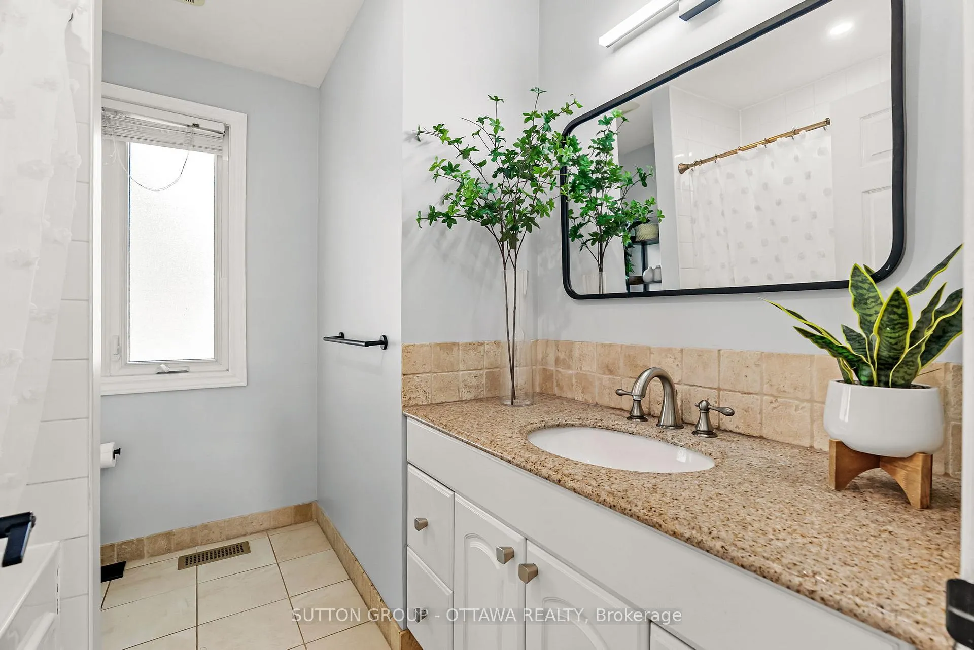 Photo 21 of 19 Donland Avenue, Ottawa, Meadowlands/Crestview — HOMEH