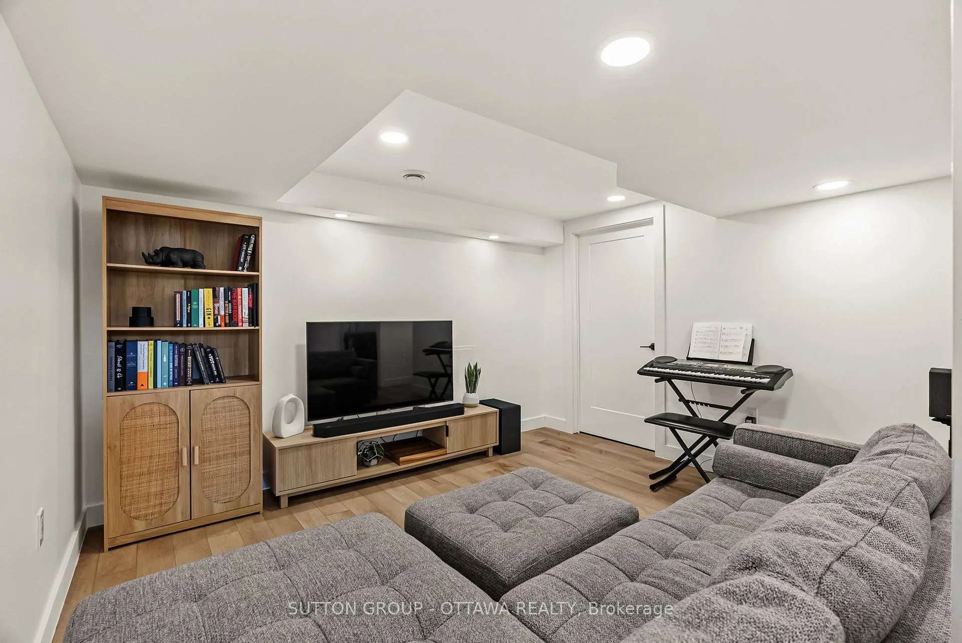 Photo 22 of 19 Donland Avenue, Ottawa, Meadowlands/Crestview — HOMEH