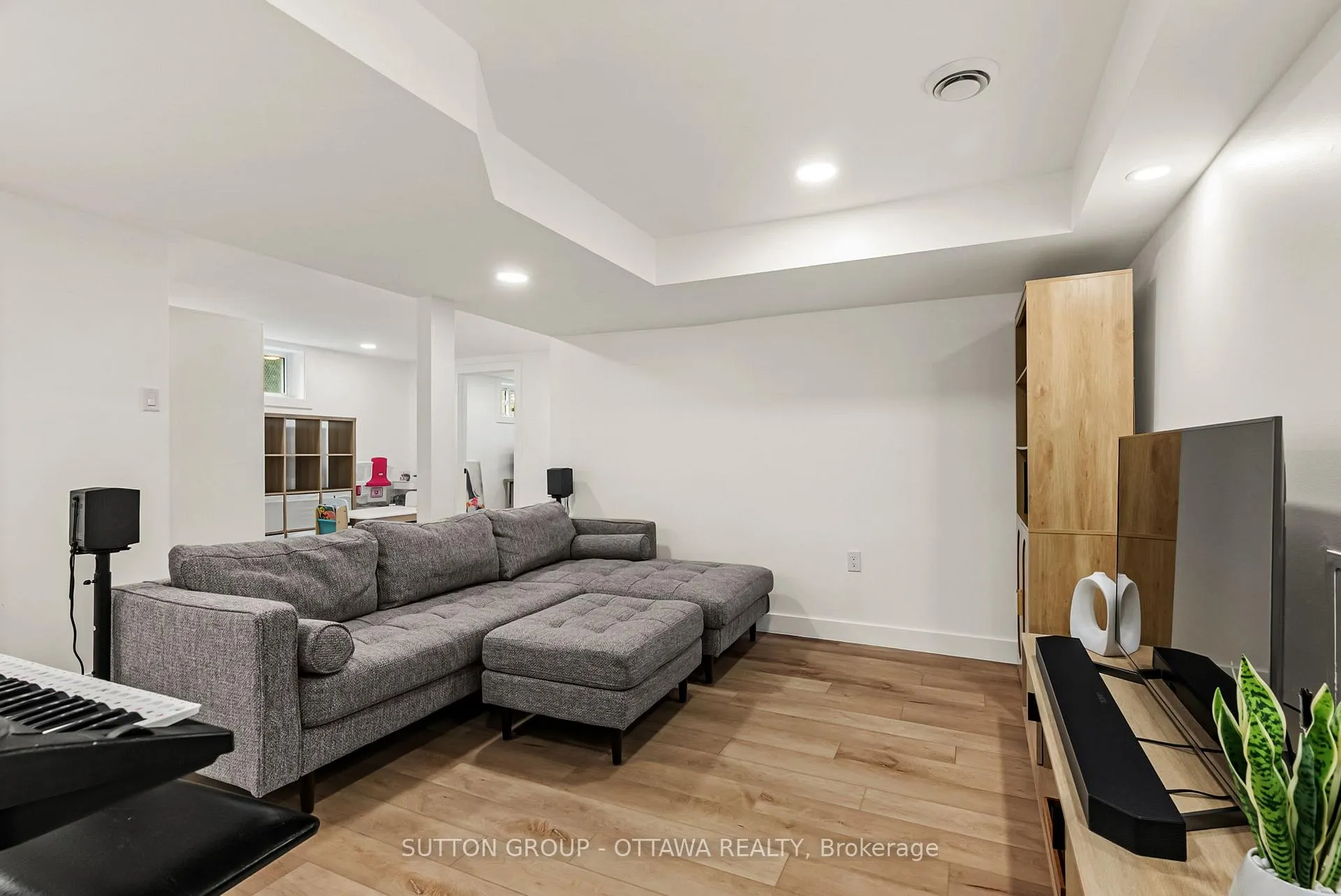 Photo 23 of 19 Donland Avenue, Ottawa, Meadowlands/Crestview — HOMEH