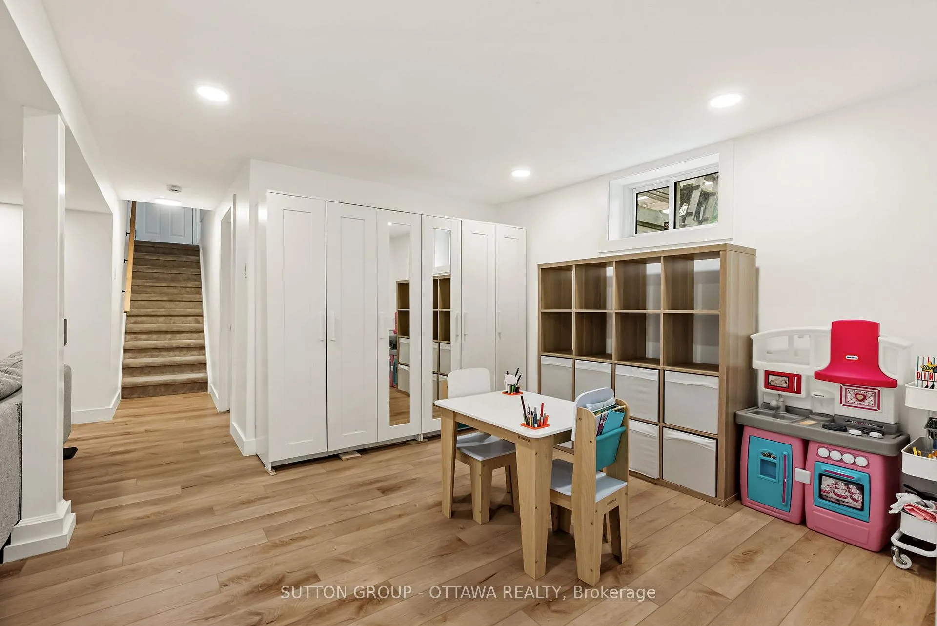 Photo 24 of 19 Donland Avenue, Ottawa, Meadowlands/Crestview — HOMEH