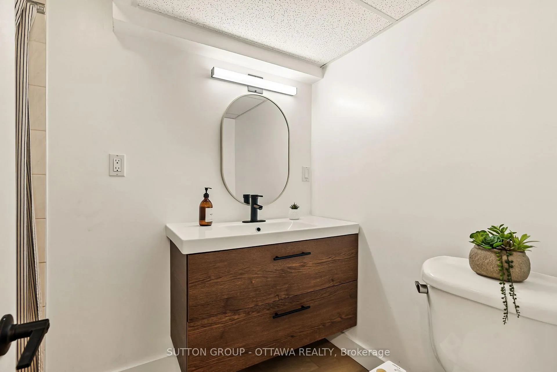 Photo 29 of 19 Donland Avenue, Ottawa, Meadowlands/Crestview — HOMEH