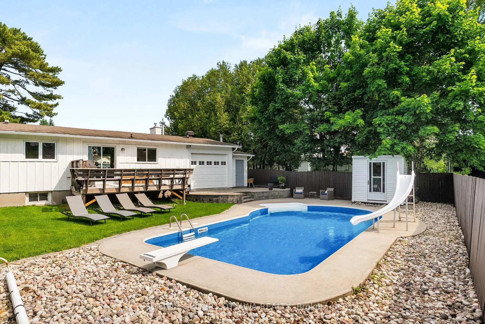 Photo 30 of 19 Donland Avenue, Ottawa, Meadowlands/Crestview — HOMEH