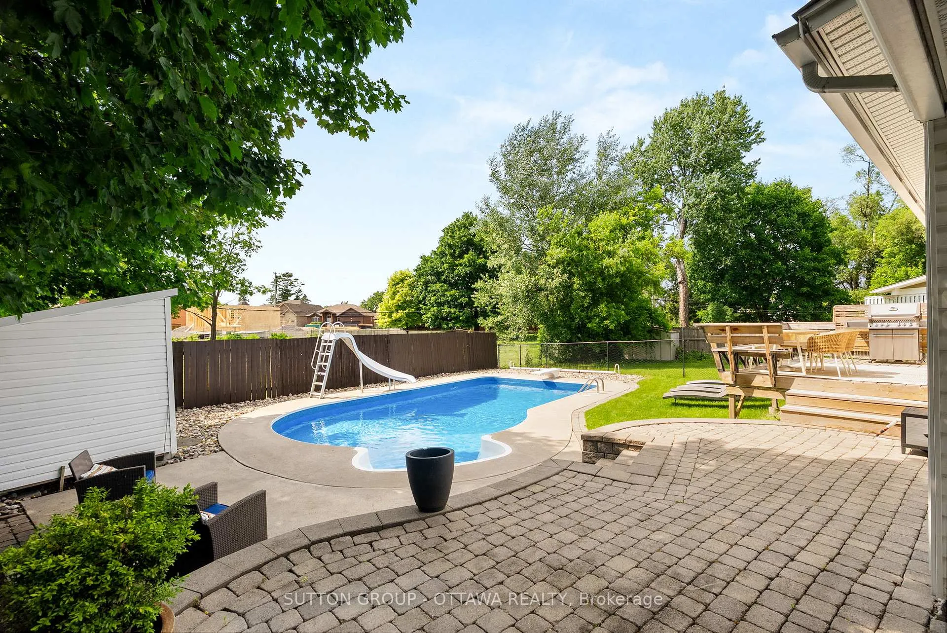 Photo 33 of 19 Donland Avenue, Ottawa, Meadowlands/Crestview — HOMEH