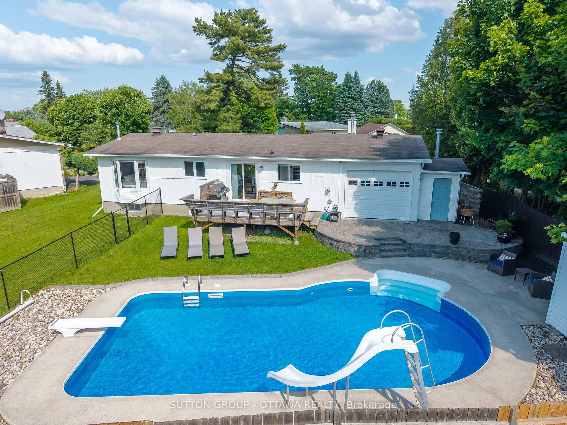 Photo 36 of 19 Donland Avenue, Ottawa, Meadowlands/Crestview — HOMEH