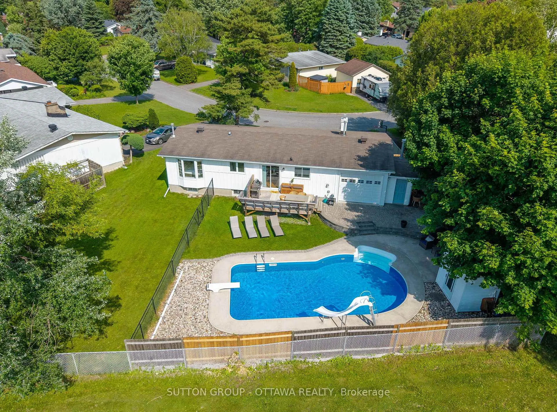 Photo 37 of 19 Donland Avenue, Ottawa, Meadowlands/Crestview — HOMEH
