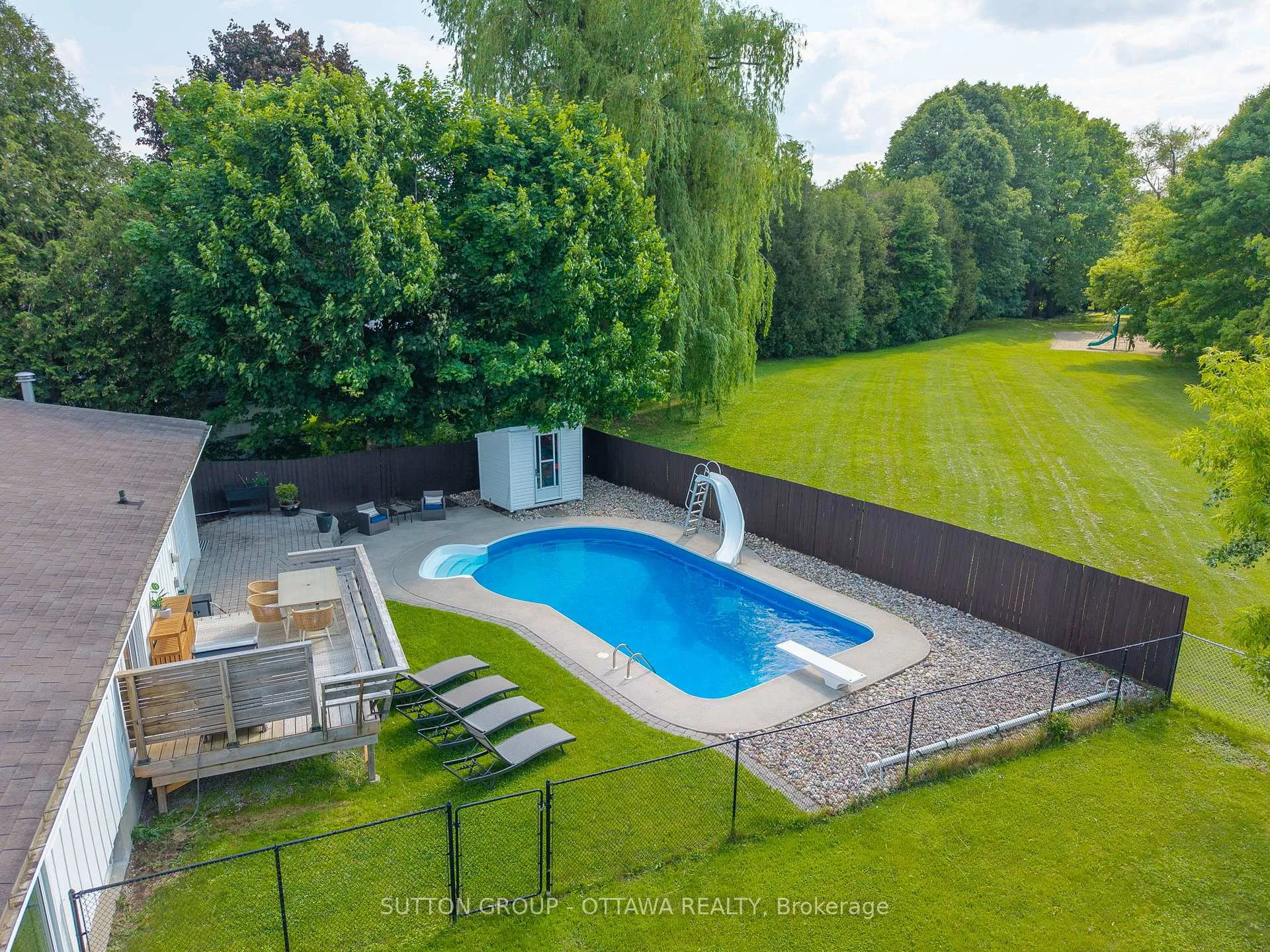 Photo 38 of 19 Donland Avenue, Ottawa, Meadowlands/Crestview — HOMEH