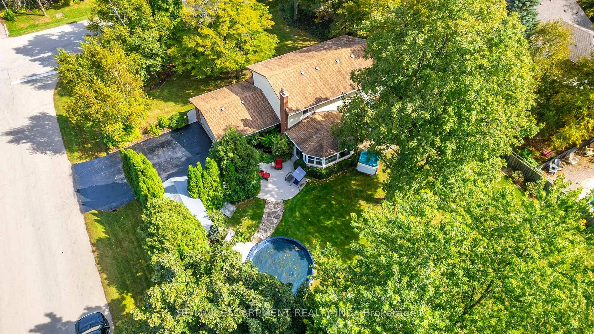 Photo 2 of 26 Wildan Drive, Hamilton, Rural Flamborough — HOMEH