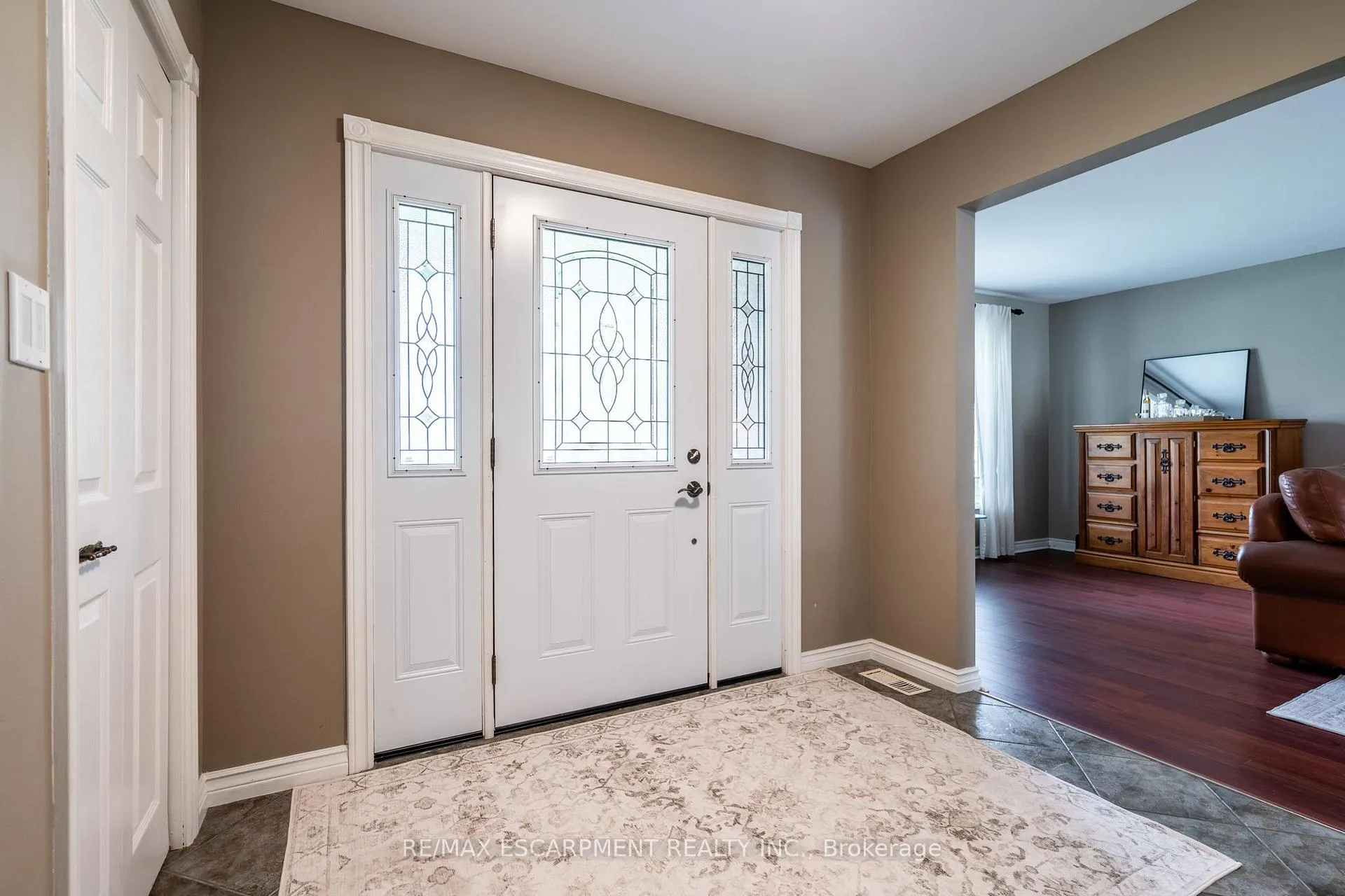 Photo 4 of 26 Wildan Drive, Hamilton, Rural Flamborough — HOMEH