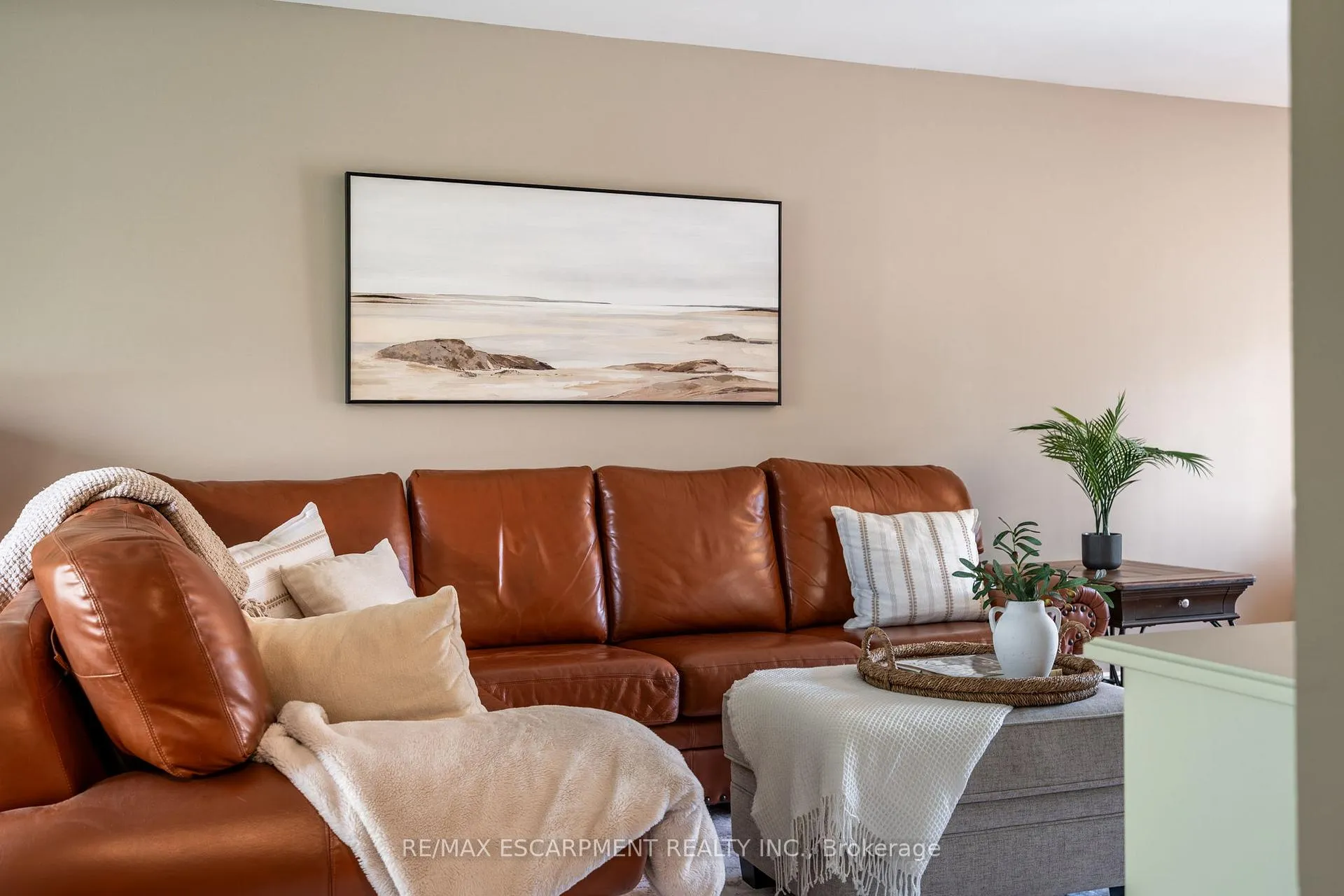 Photo 6 of 26 Wildan Drive, Hamilton, Rural Flamborough — HOMEH