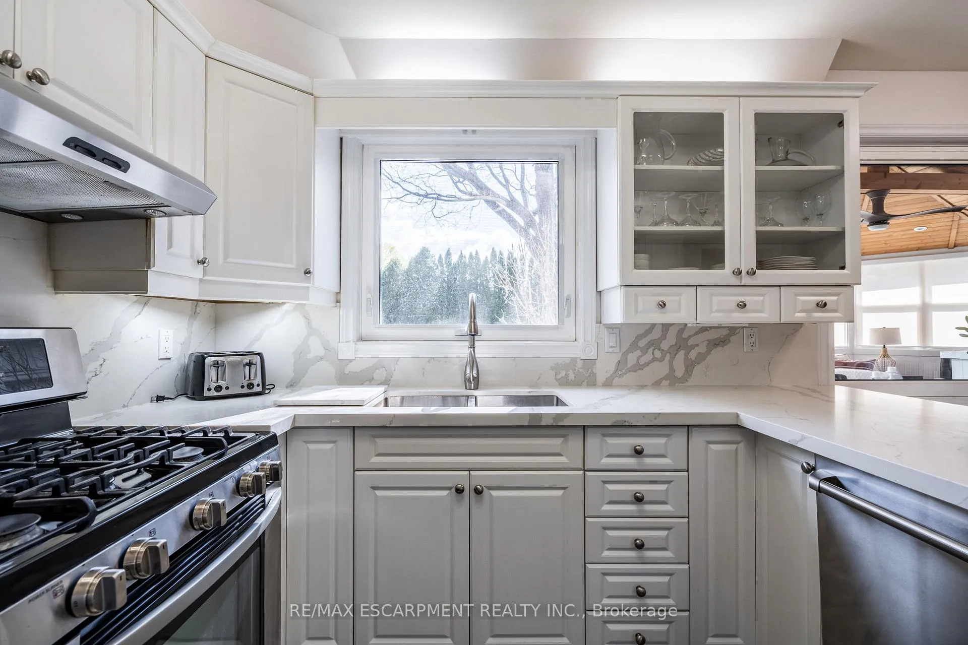 Photo 11 of 26 Wildan Drive, Hamilton, Rural Flamborough — HOMEH