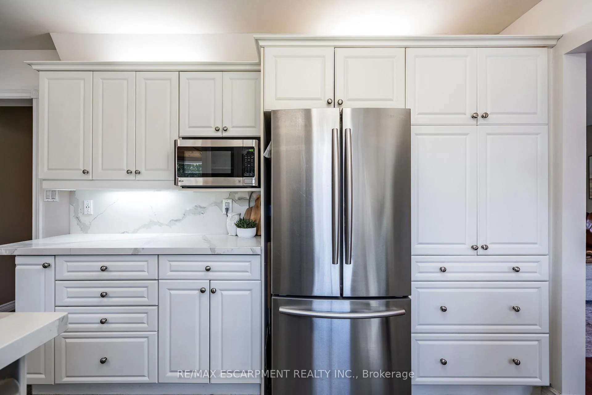Photo 12 of 26 Wildan Drive, Hamilton, Rural Flamborough — HOMEH