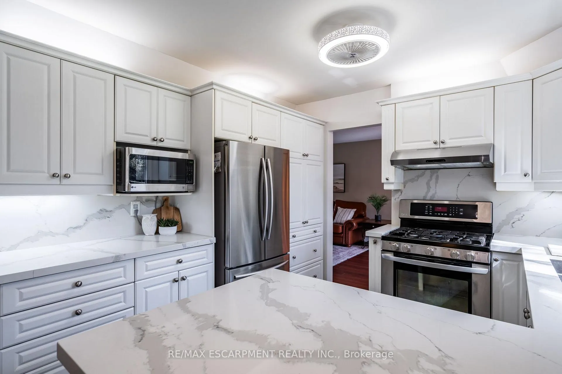 Photo 14 of 26 Wildan Drive, Hamilton, Rural Flamborough — HOMEH