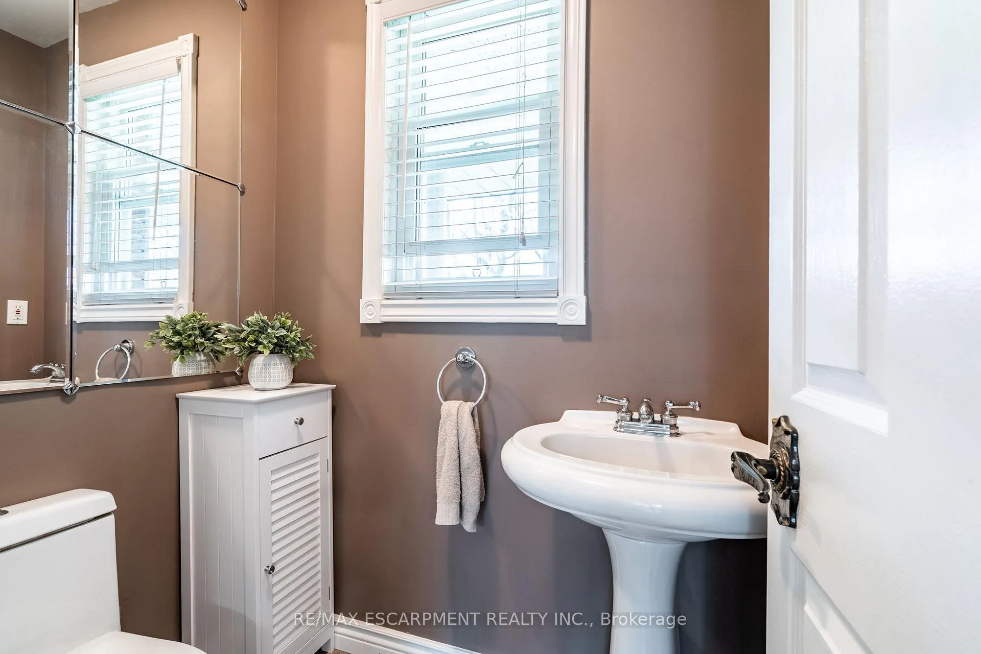 Photo 22 of 26 Wildan Drive, Hamilton, Rural Flamborough — HOMEH